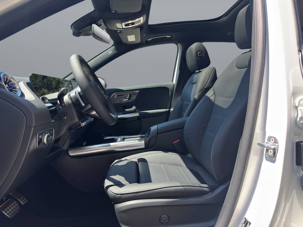 MERCEDES-BENZ GLA 250 Swiss Star AMG Line 4matic-image-7