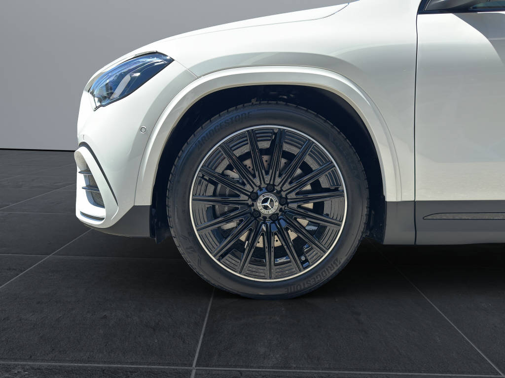 MERCEDES-BENZ GLA 250 Swiss Star AMG Line 4matic-image-14