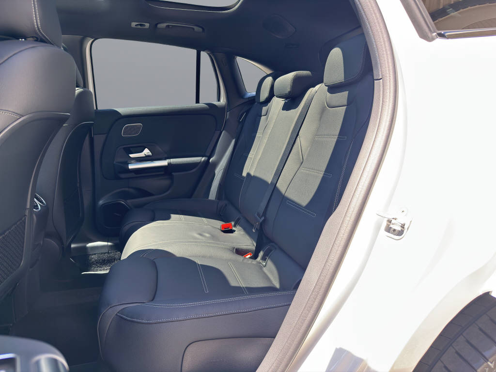 MERCEDES-BENZ GLA 250 Swiss Star AMG Line 4matic-image-11