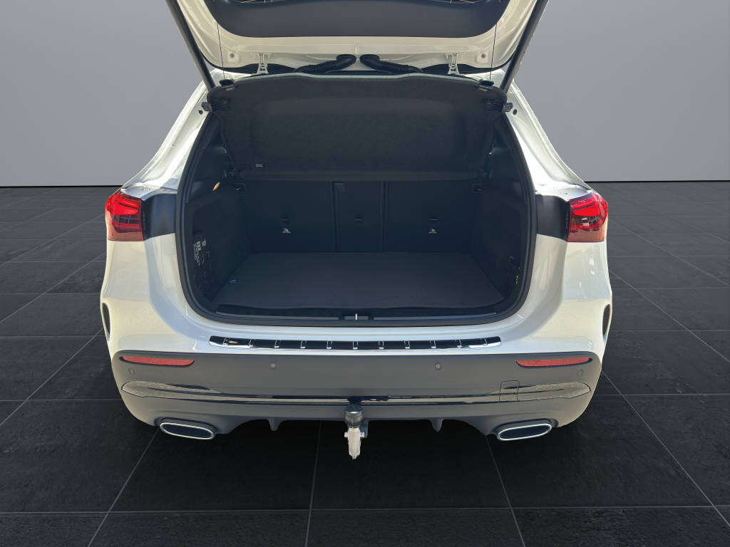 MERCEDES-BENZ GLA 250 Swiss Star AMG Line 4matic-image-13