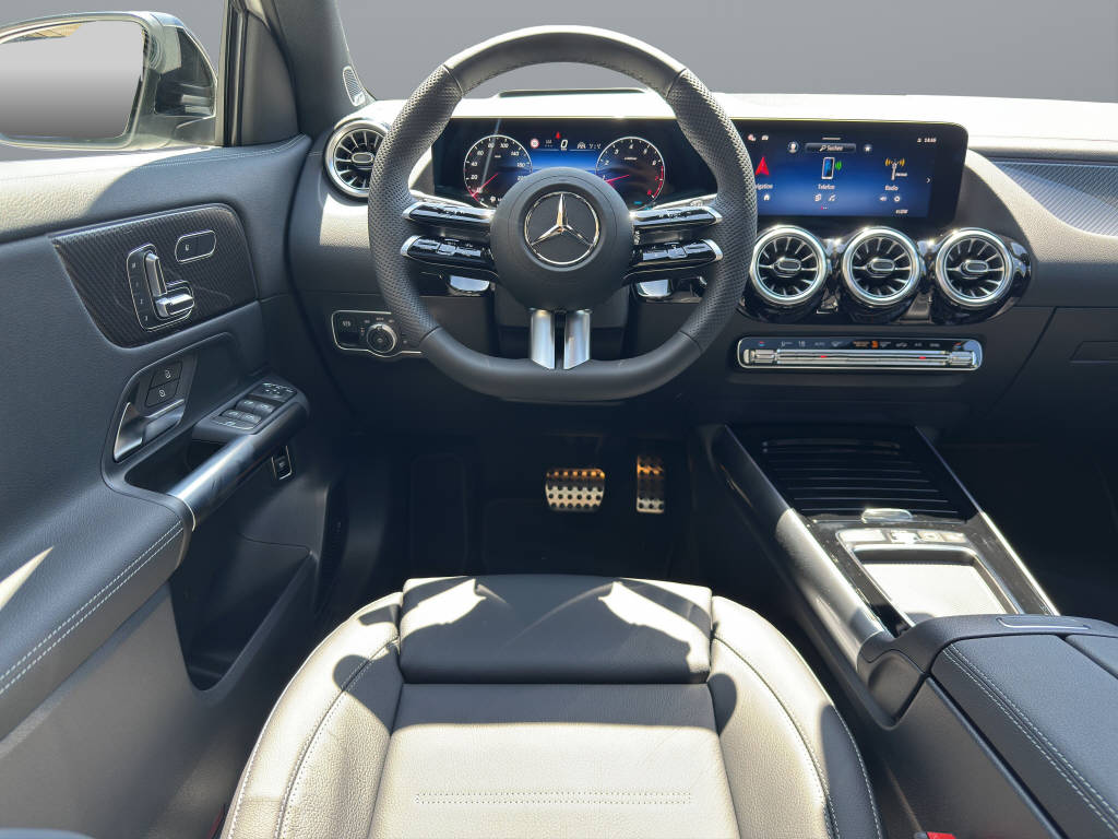 MERCEDES-BENZ GLA 250 Swiss Star AMG Line 4matic-image-8