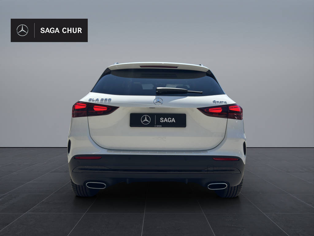 MERCEDES-BENZ GLA 250 Swiss Star AMG Line 4matic-image-4