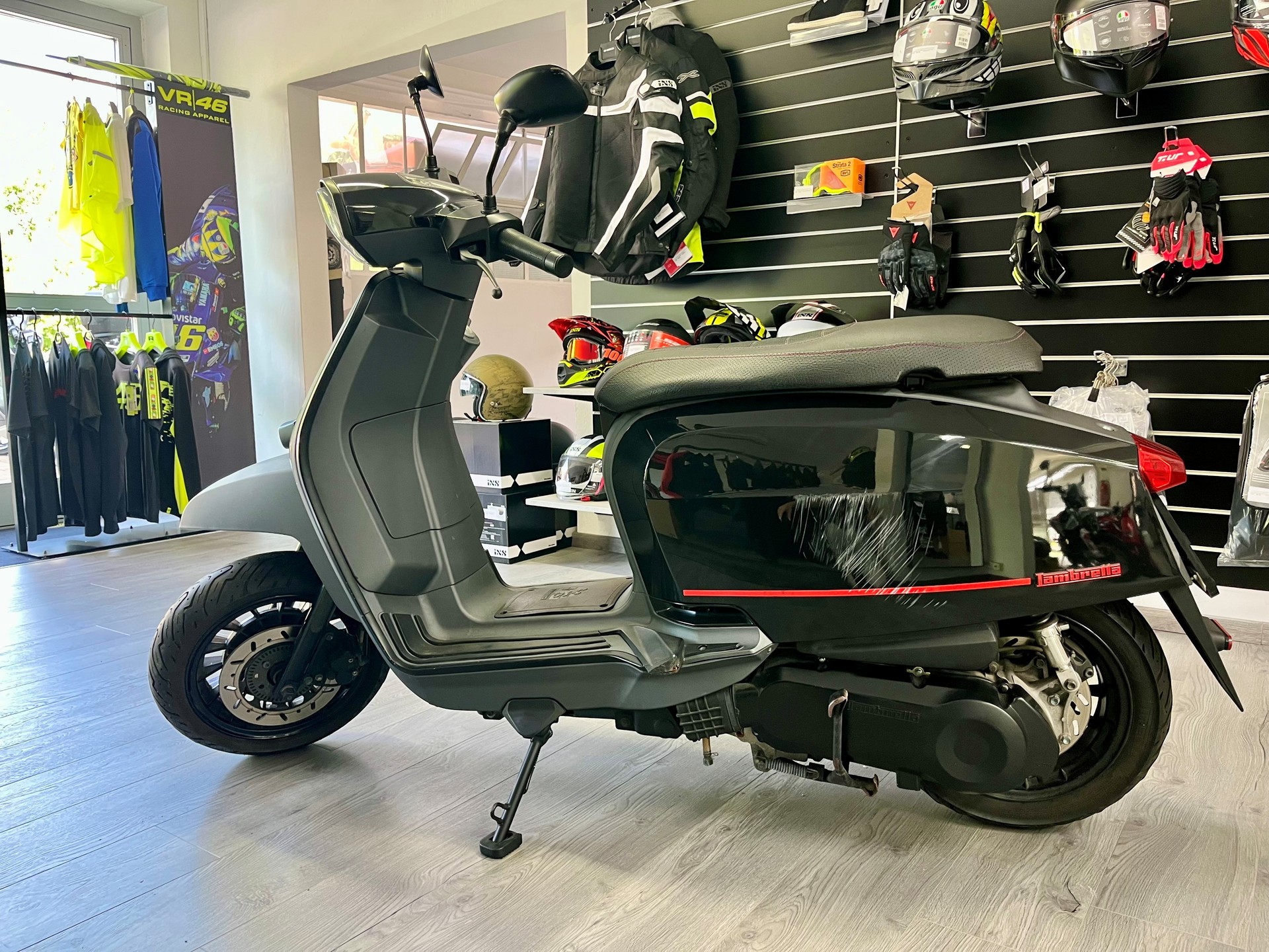 LAMBRETTA V 125 Special Fix Fender Pirelli Edition - GRATIS LIEFERUNG*