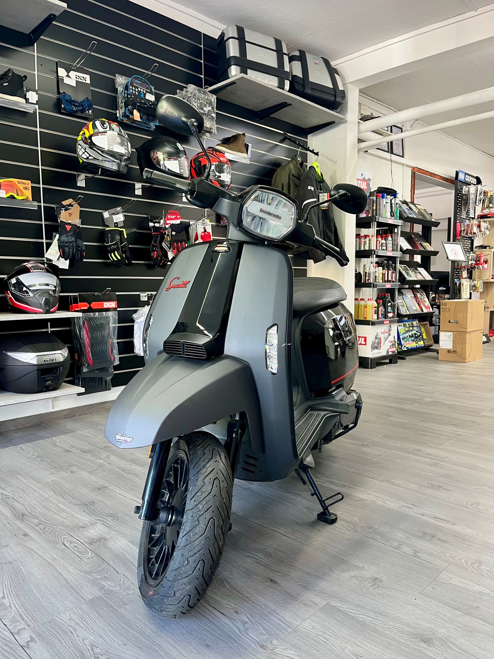 LAMBRETTA V 125 Special Fix Fender Pirelli Edition - GRATIS LIEFERUNG*-image-2