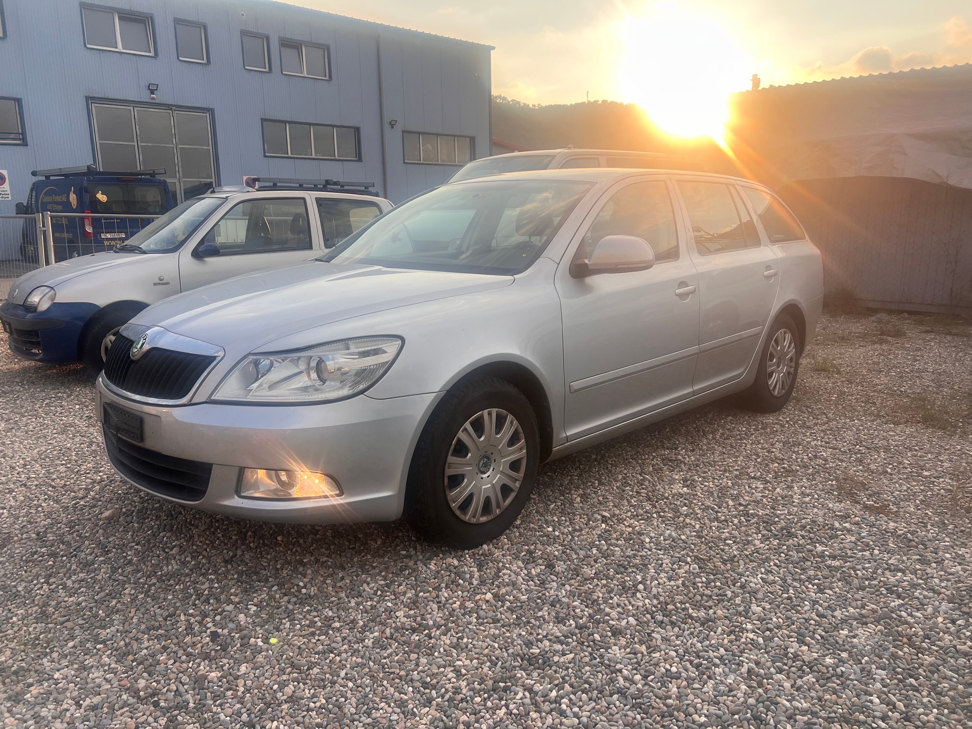 SKODA Octavia Combi 1.4 TSI Ambiente DSG-image-2