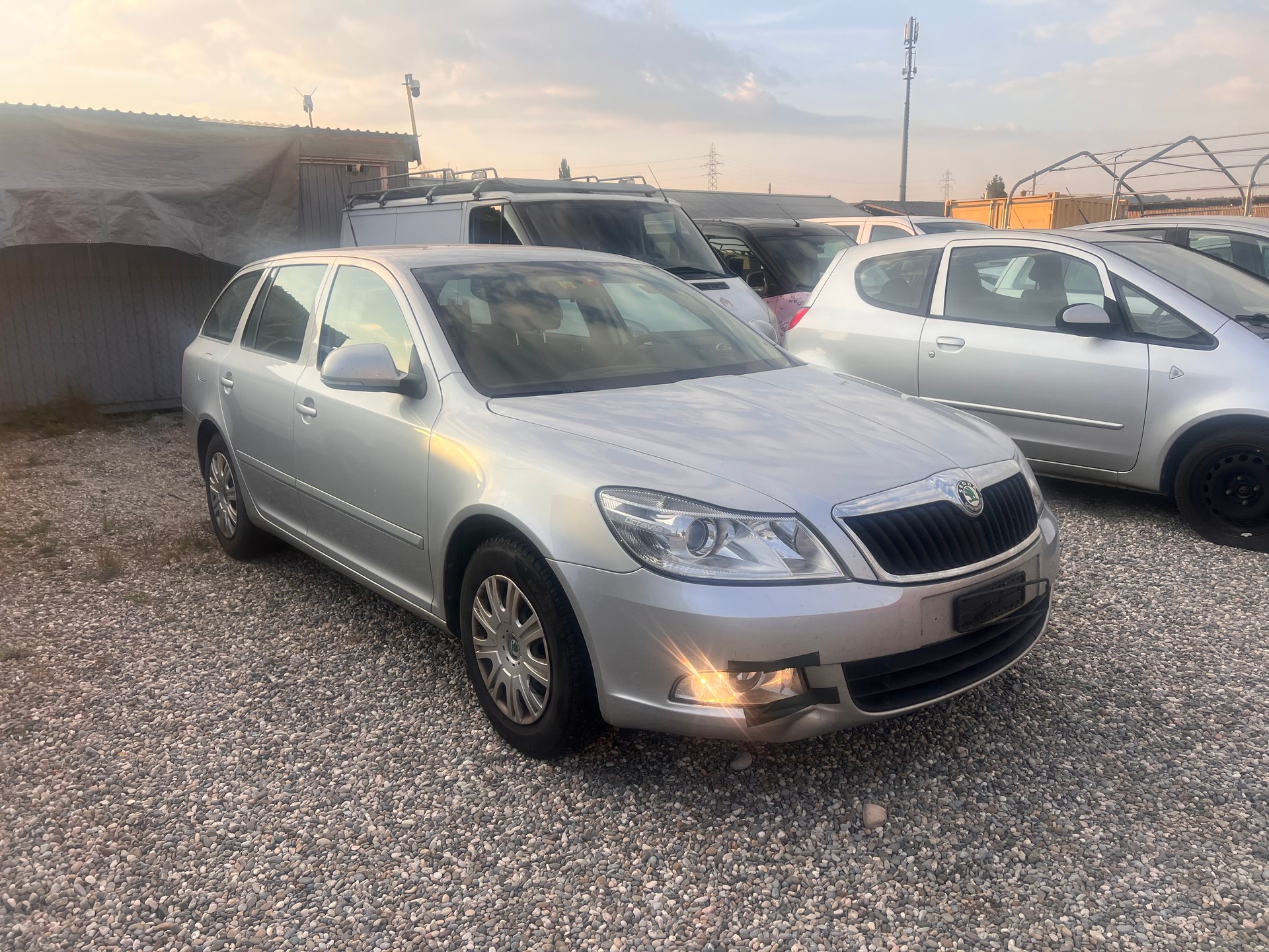 SKODA Octavia Combi 1.4 TSI Ambiente DSG-image-1