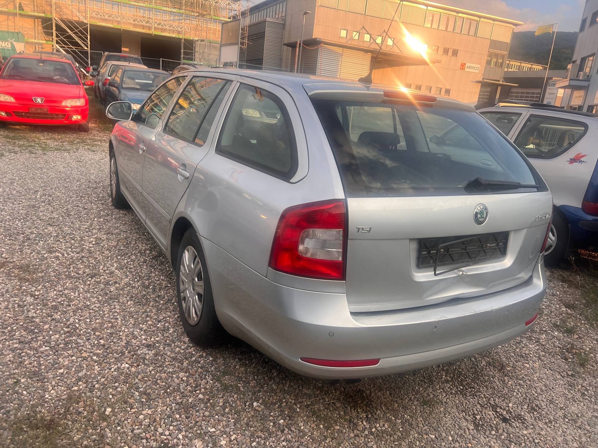 SKODA Octavia Combi 1.4 TSI Ambiente DSG-image-4