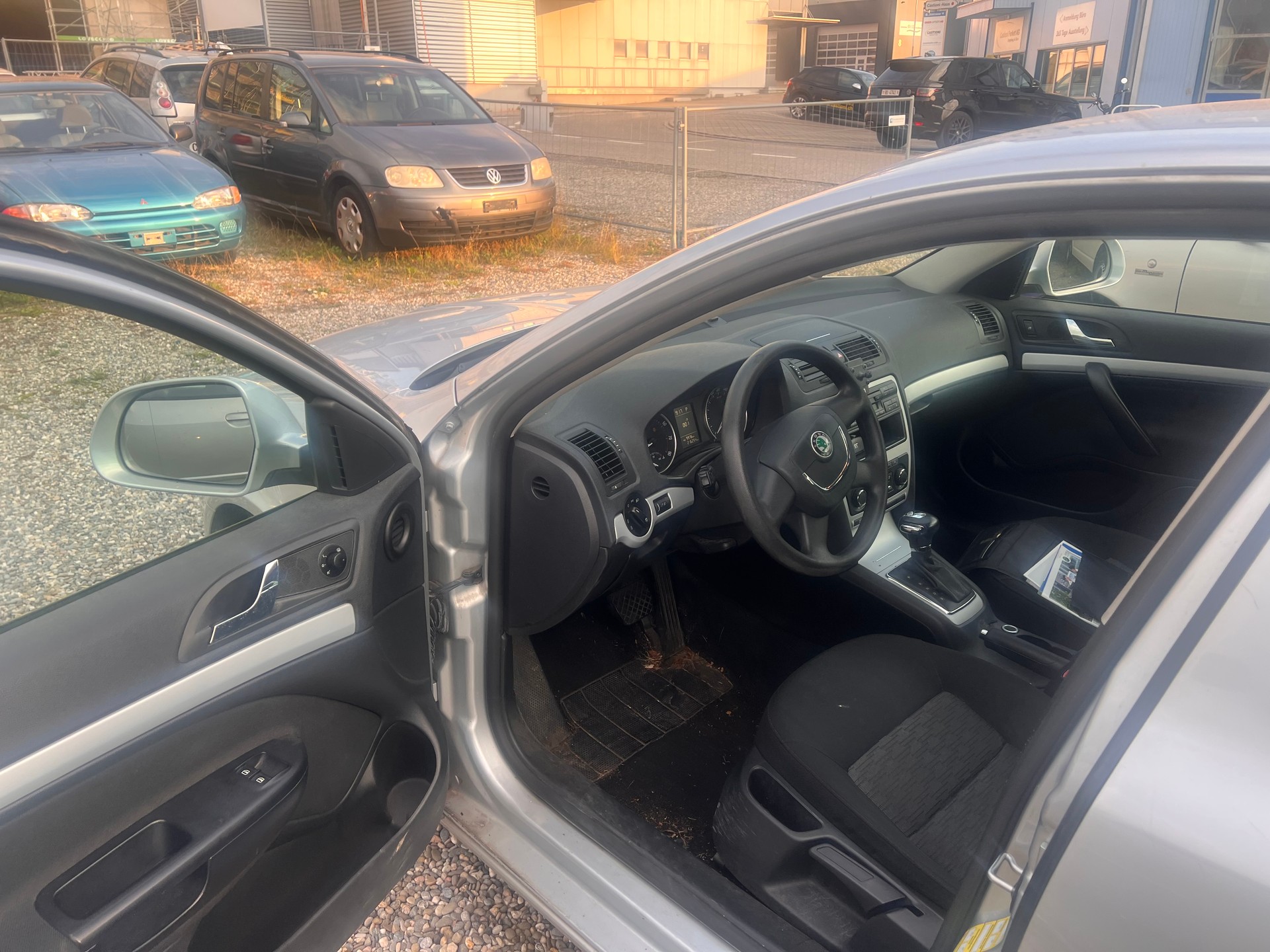 SKODA Octavia Combi 1.4 TSI Ambiente DSG-image-7
