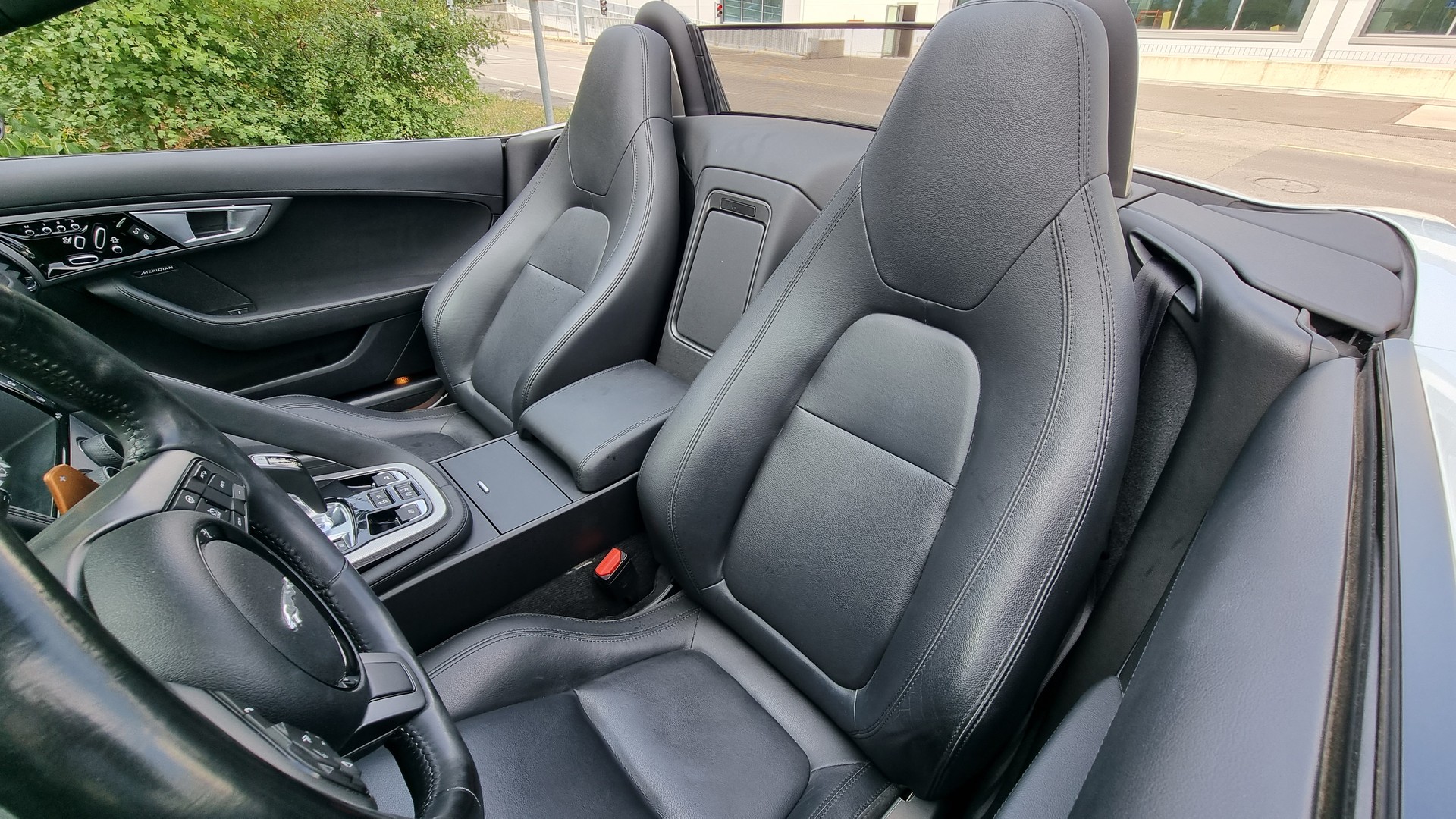 JAGUAR F-Type Convertible 3.0 V6 S/C-image-8