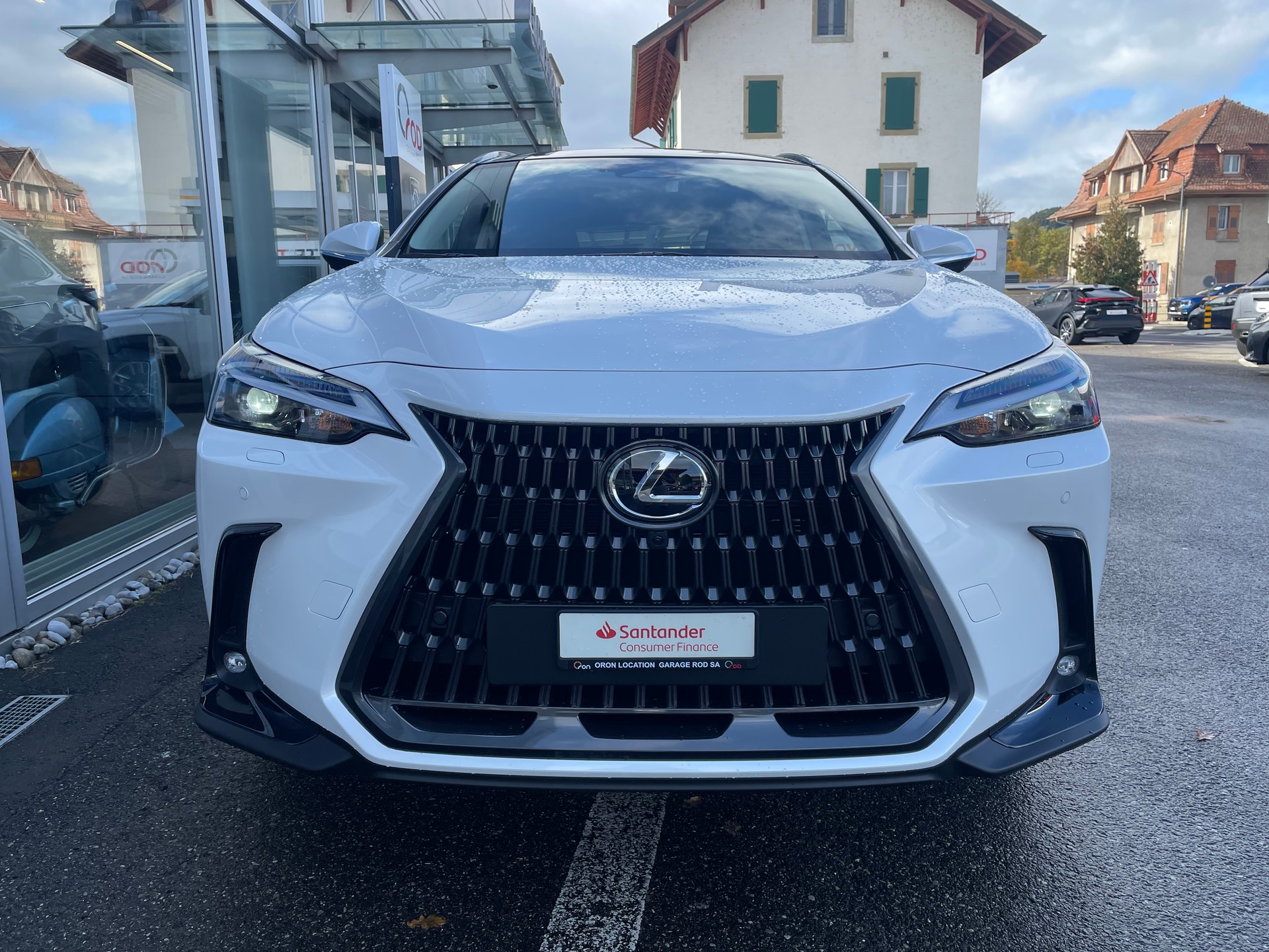 LEXUS NX 450h+ E-FOUR Comfort-showroom-element-1