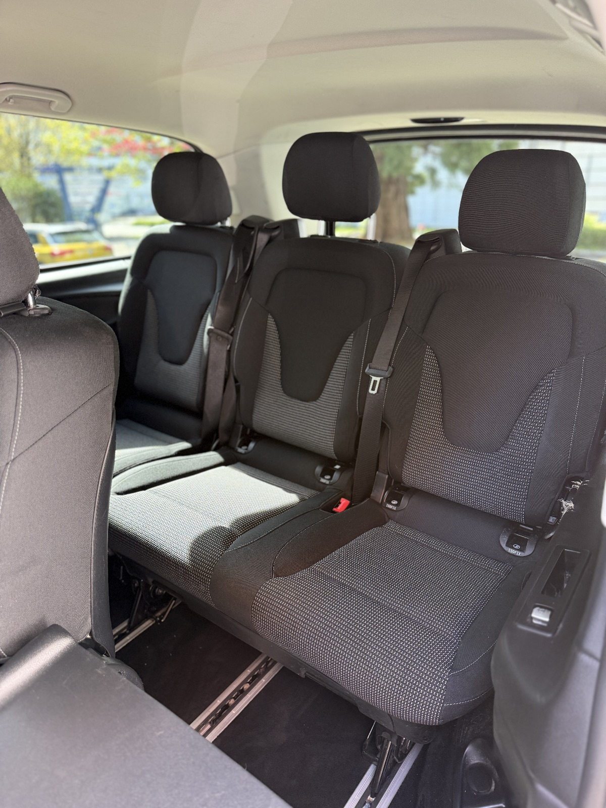 MERCEDES-BENZ V 300 d Avantgarde lang 4matic Van-image-8