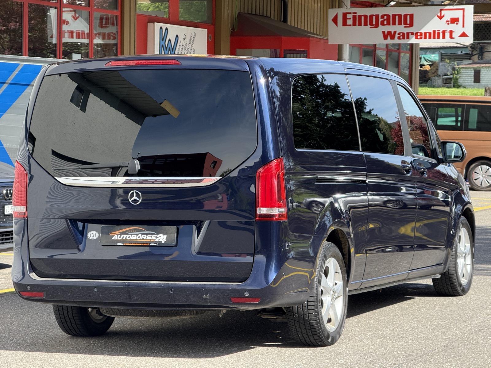 MERCEDES-BENZ V 300 d Avantgarde lang 4matic Van-image-4
