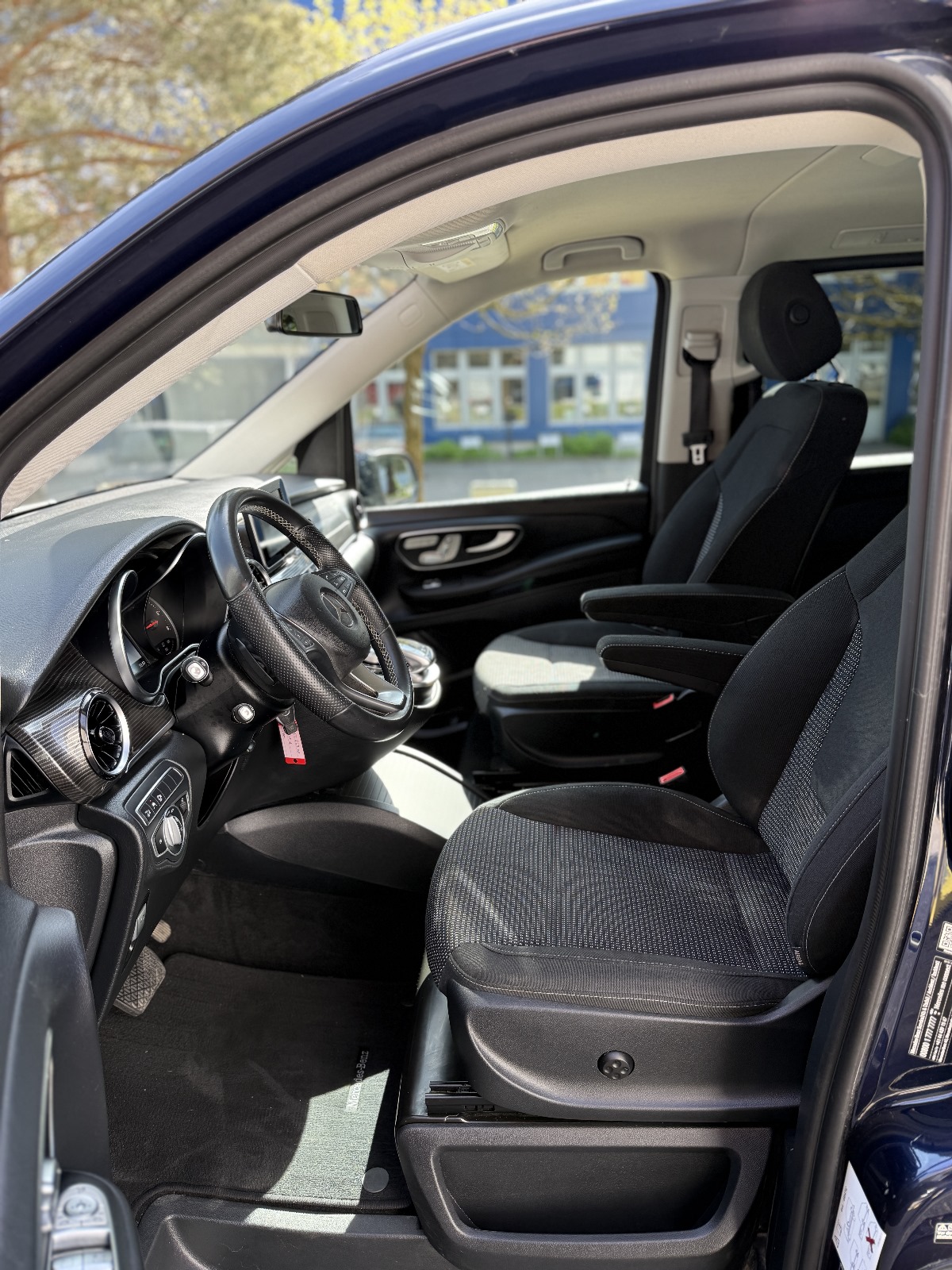 MERCEDES-BENZ V 300 d Avantgarde lang 4matic Van-image-6