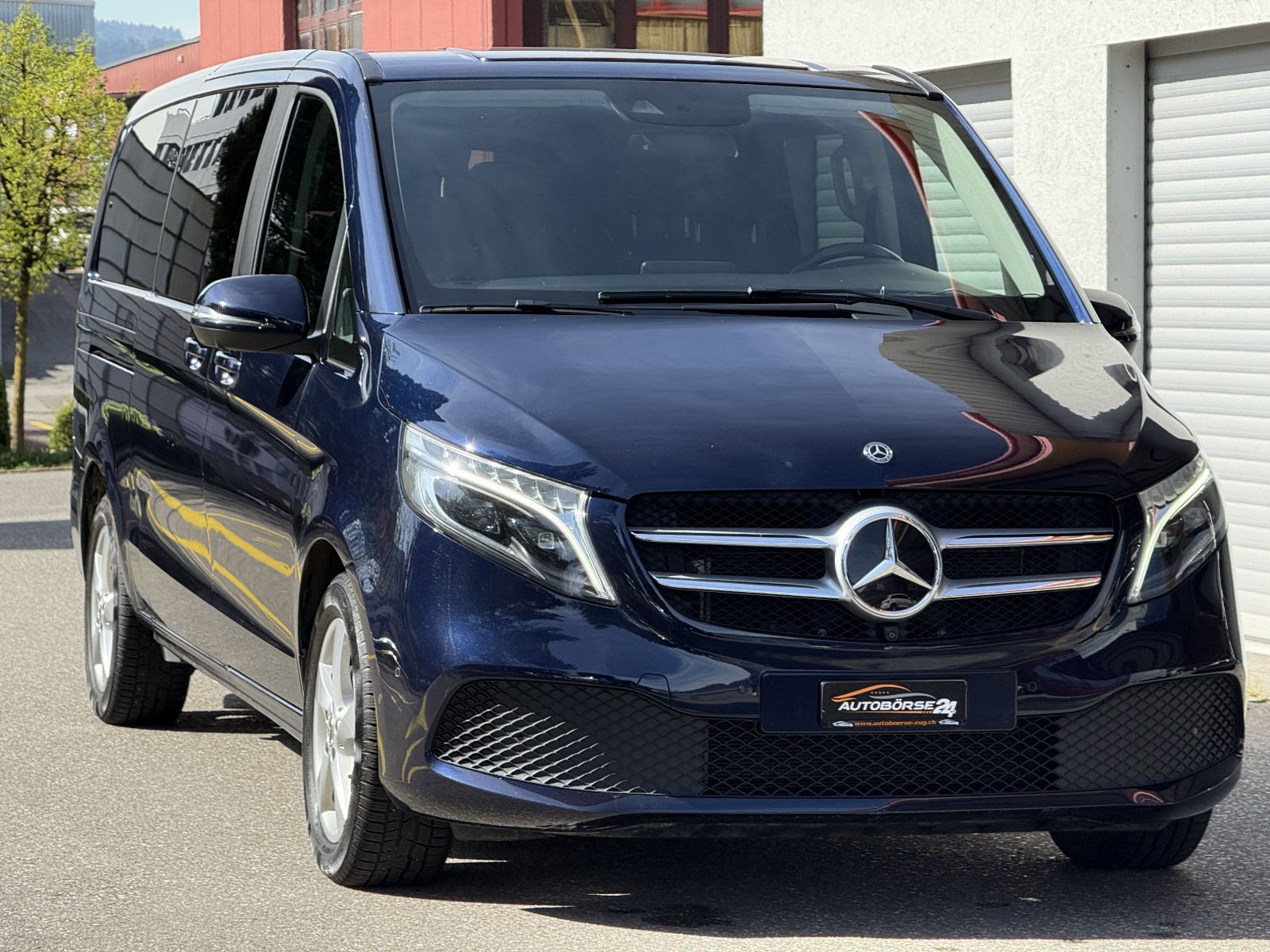 MERCEDES-BENZ V 300 d Avantgarde lang 4matic Van-showroom-element-1