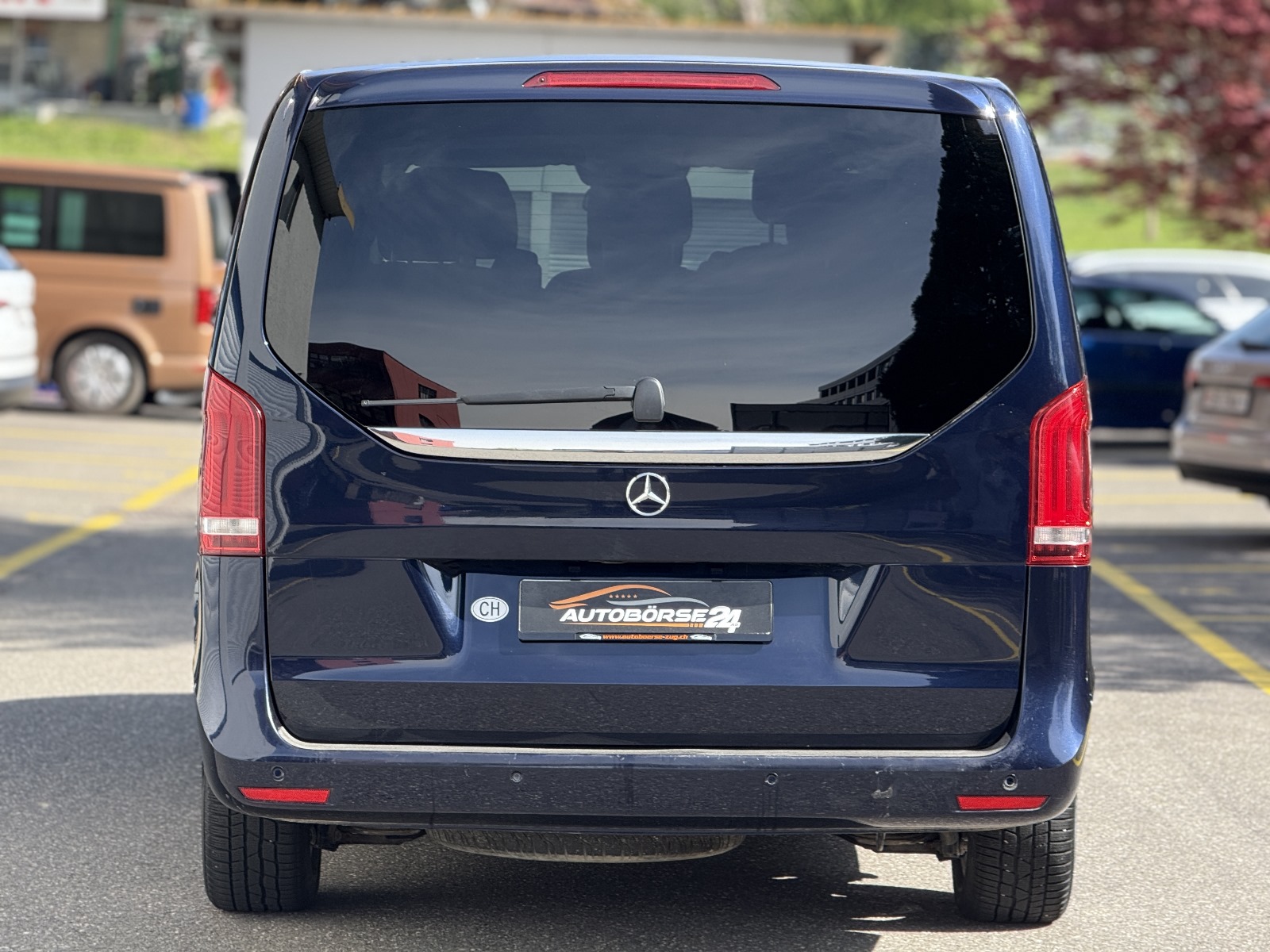 MERCEDES-BENZ V 300 d Avantgarde lang 4matic Van-image-5