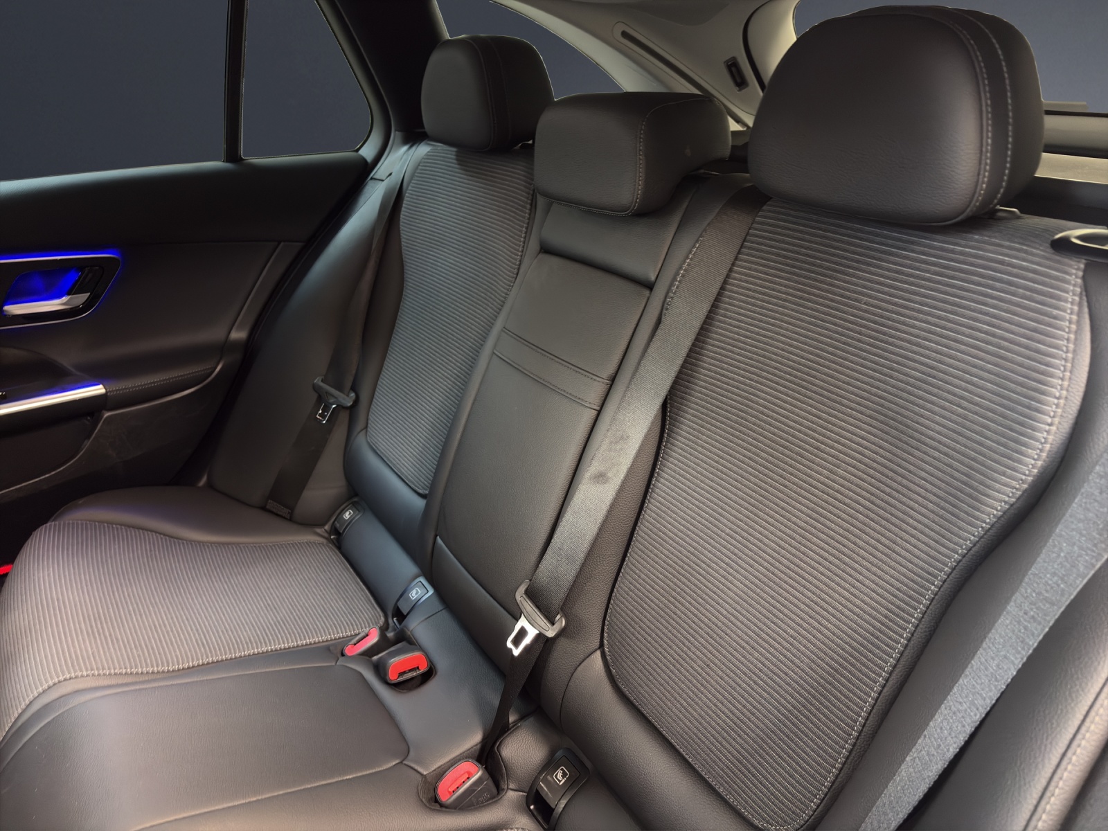 MERCEDES-BENZ C 220 d T 4M Avantgarde-image-15