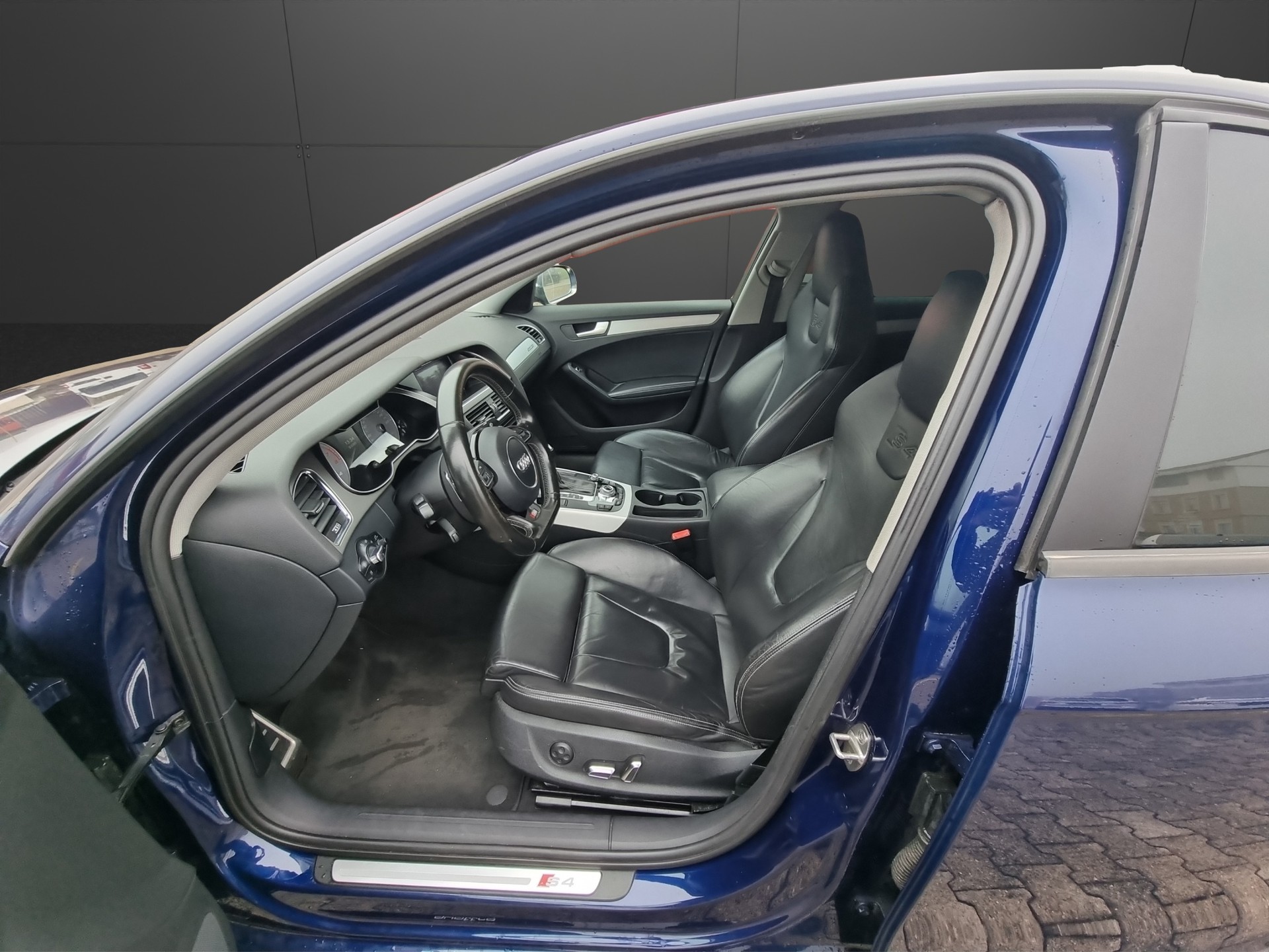 AUDI S4-image-10