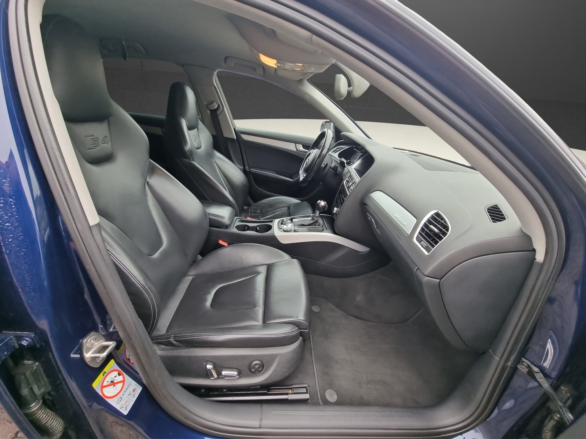 AUDI S4-image-11