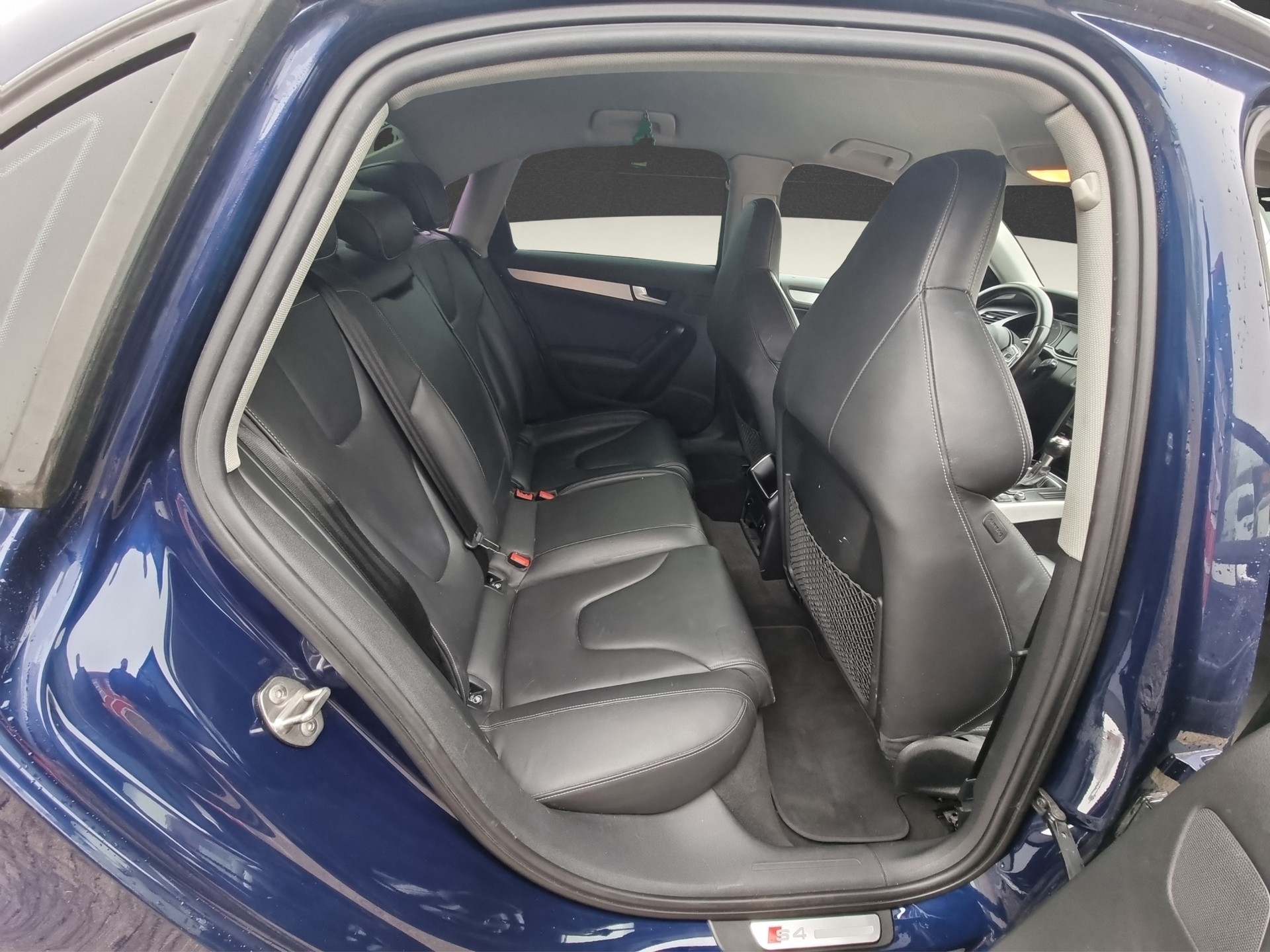 AUDI S4-image-12