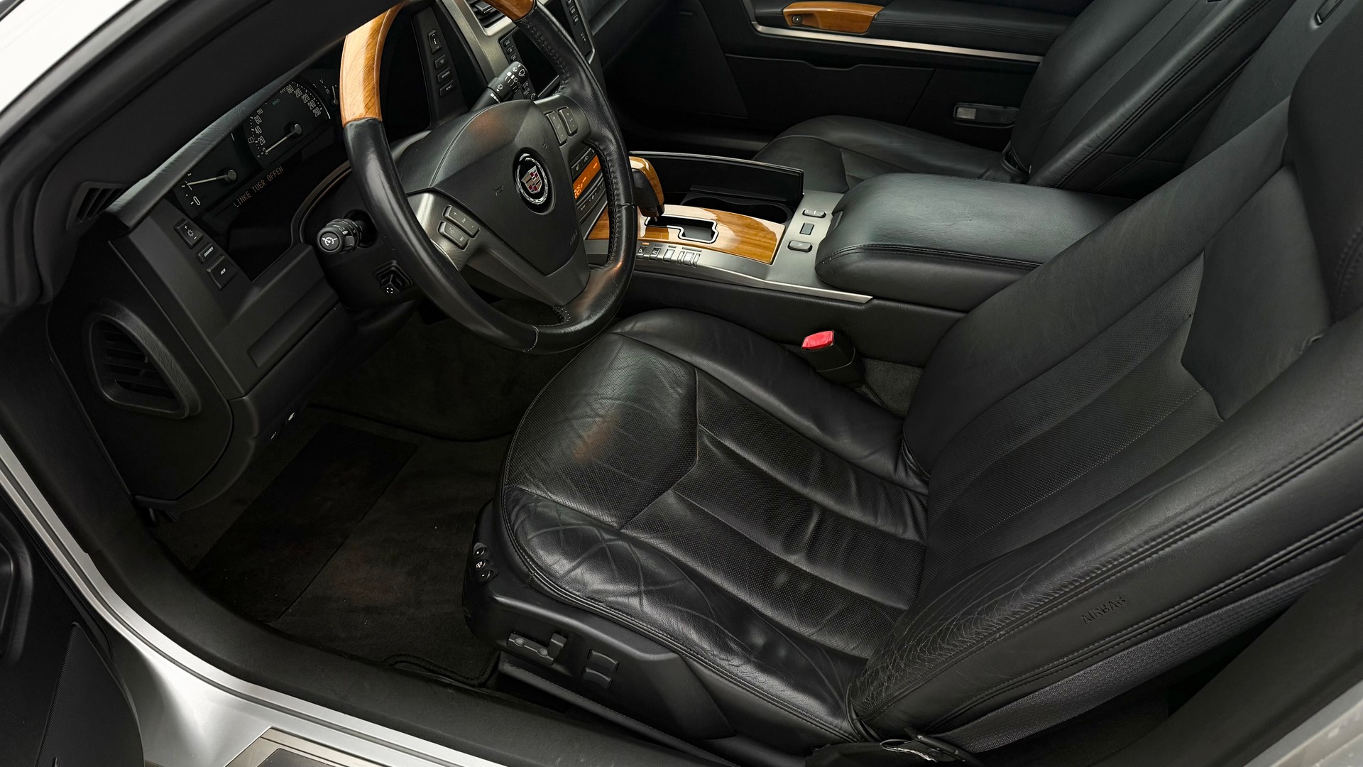 CADILLAC XLR 4.6 32V-showroom-element-1