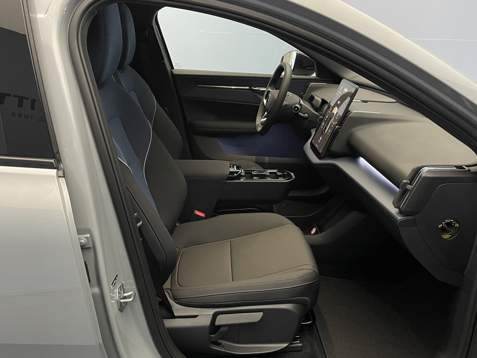 VOLVO EX30 E60 Plus-image-10