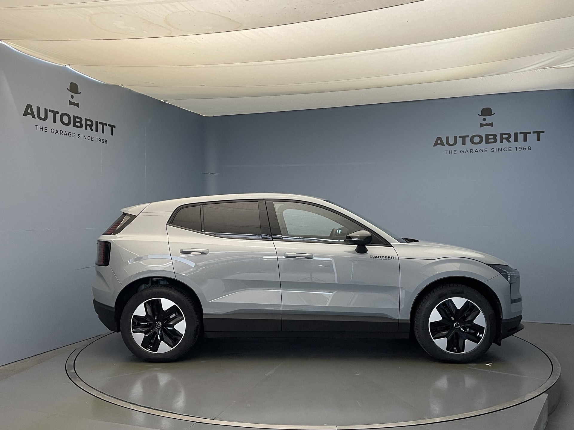 VOLVO EX30 E60 Plus-showroom-element-3