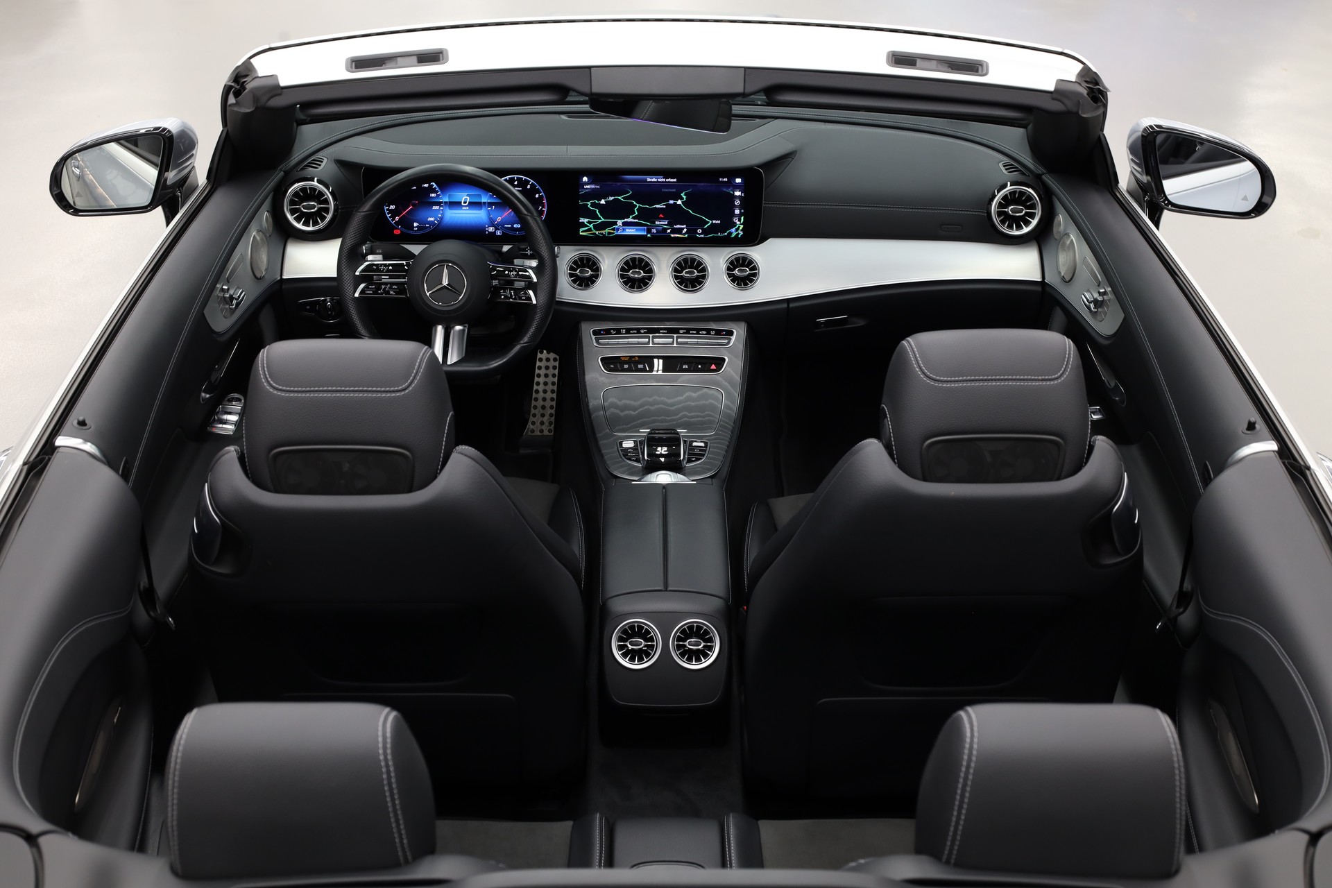 MERCEDES-BENZ E 200 AMG Line 4matic Cabriolet-image-12