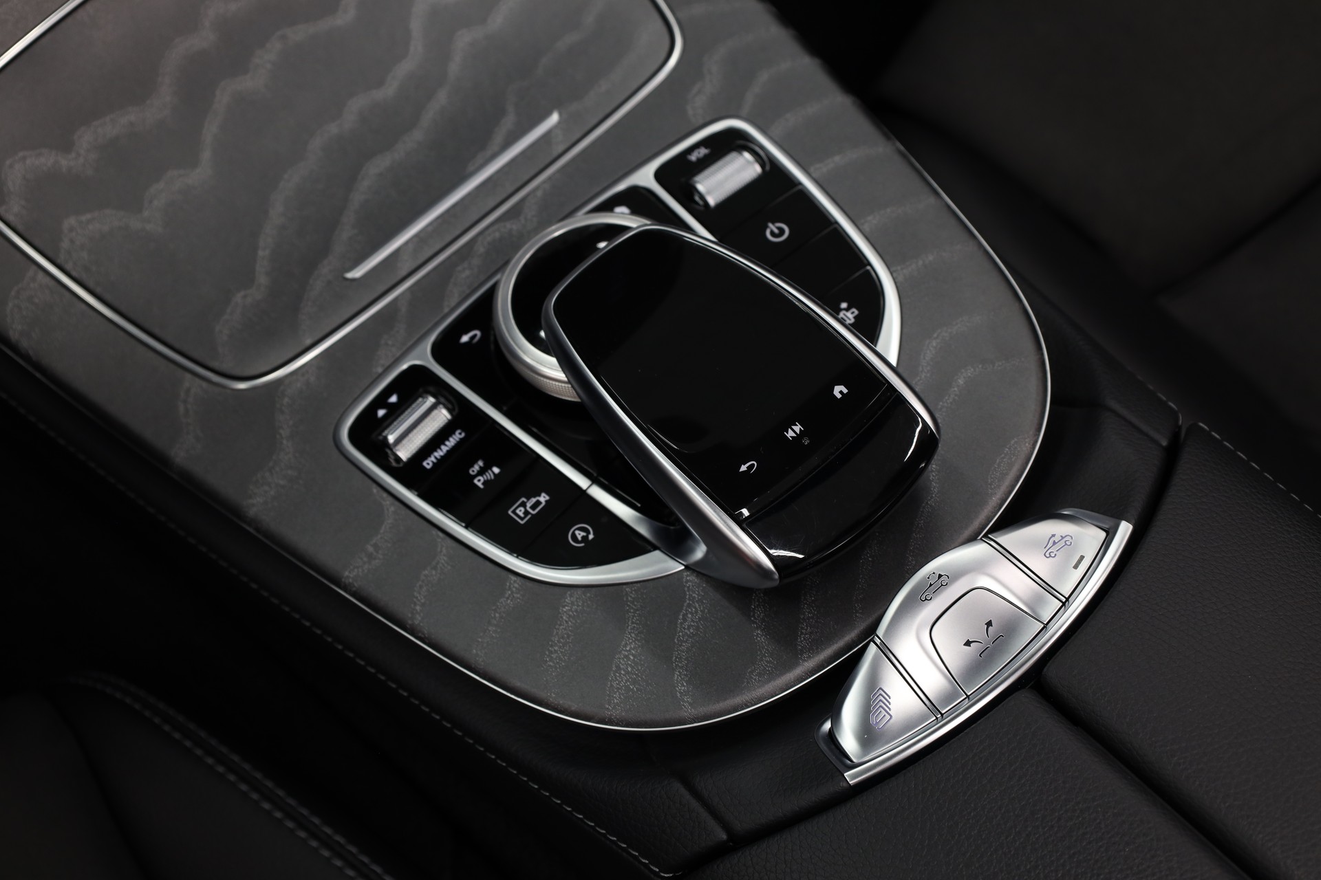 MERCEDES-BENZ E 200 AMG Line 4matic Cabriolet-image-20
