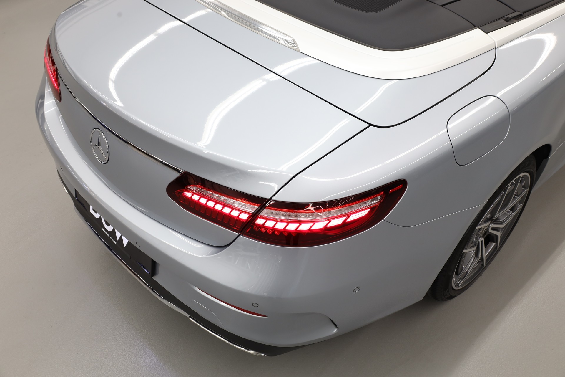 MERCEDES-BENZ E 200 AMG Line 4matic Cabriolet-image-10