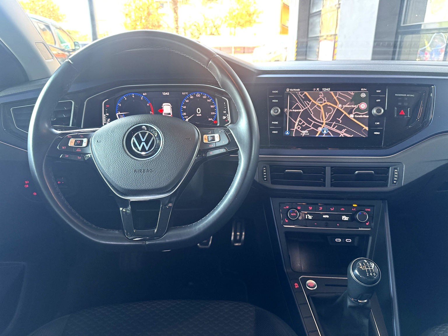 VW Polo 1.0 BMT United-image-11