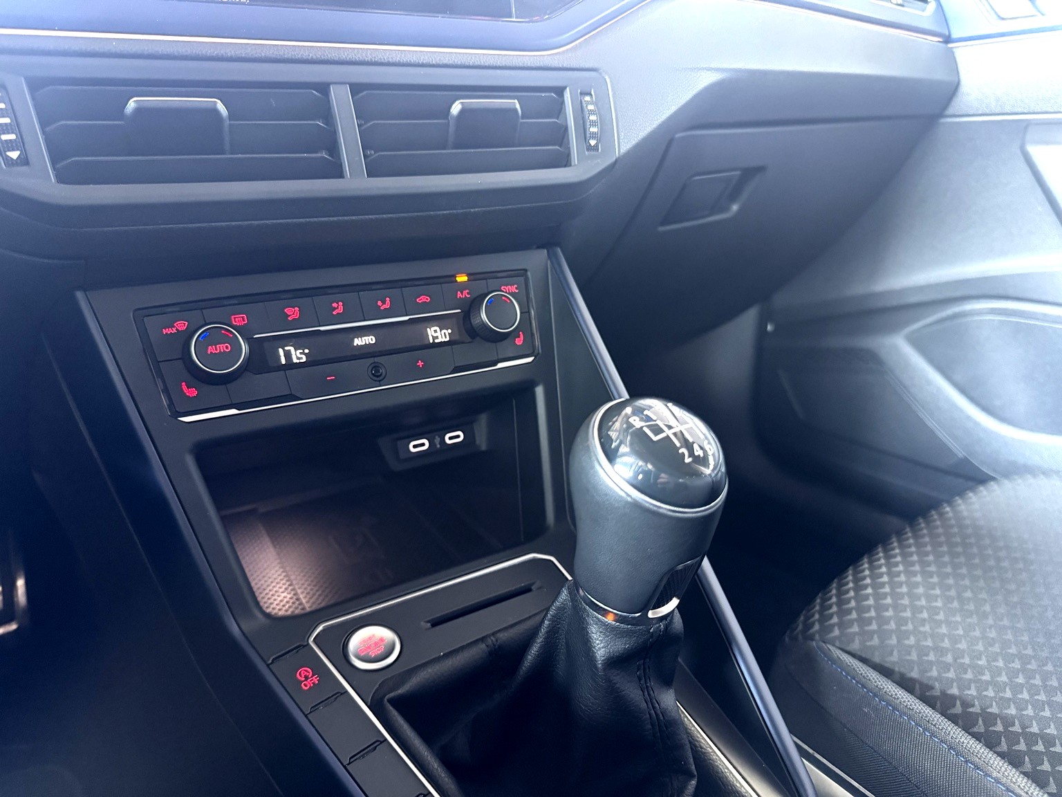 VW Polo 1.0 BMT United-image-15