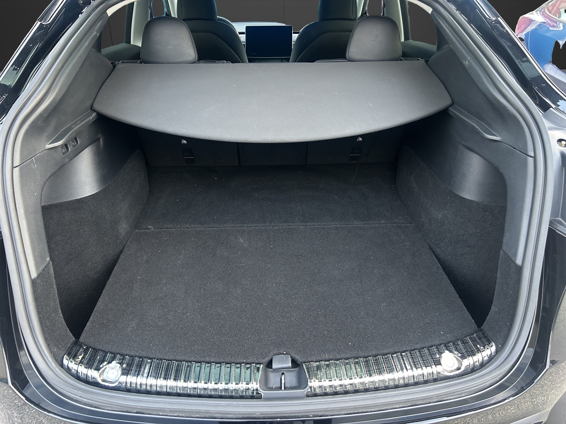 TESLA Model Y Long Range Dual Motor AWD Autopilot 3-image-11