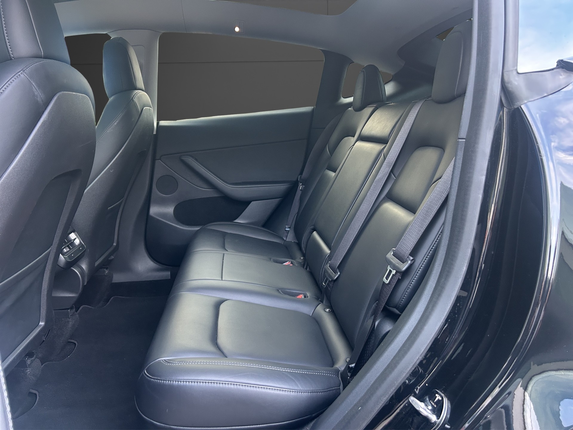 TESLA Model Y Long Range Dual Motor AWD Autopilot 3-image-6