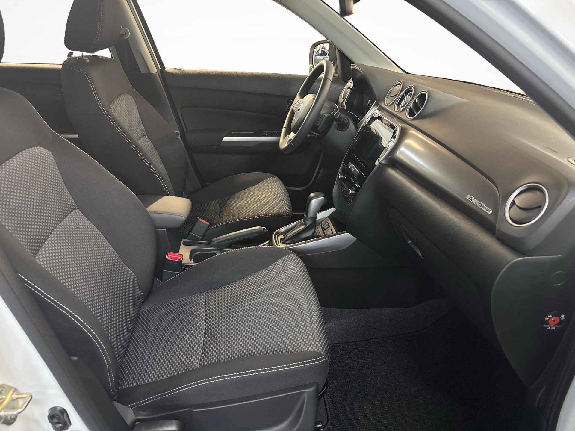 SUZUKI Vitara 1.4 T Compact+ Hybrid 4x4-image-14