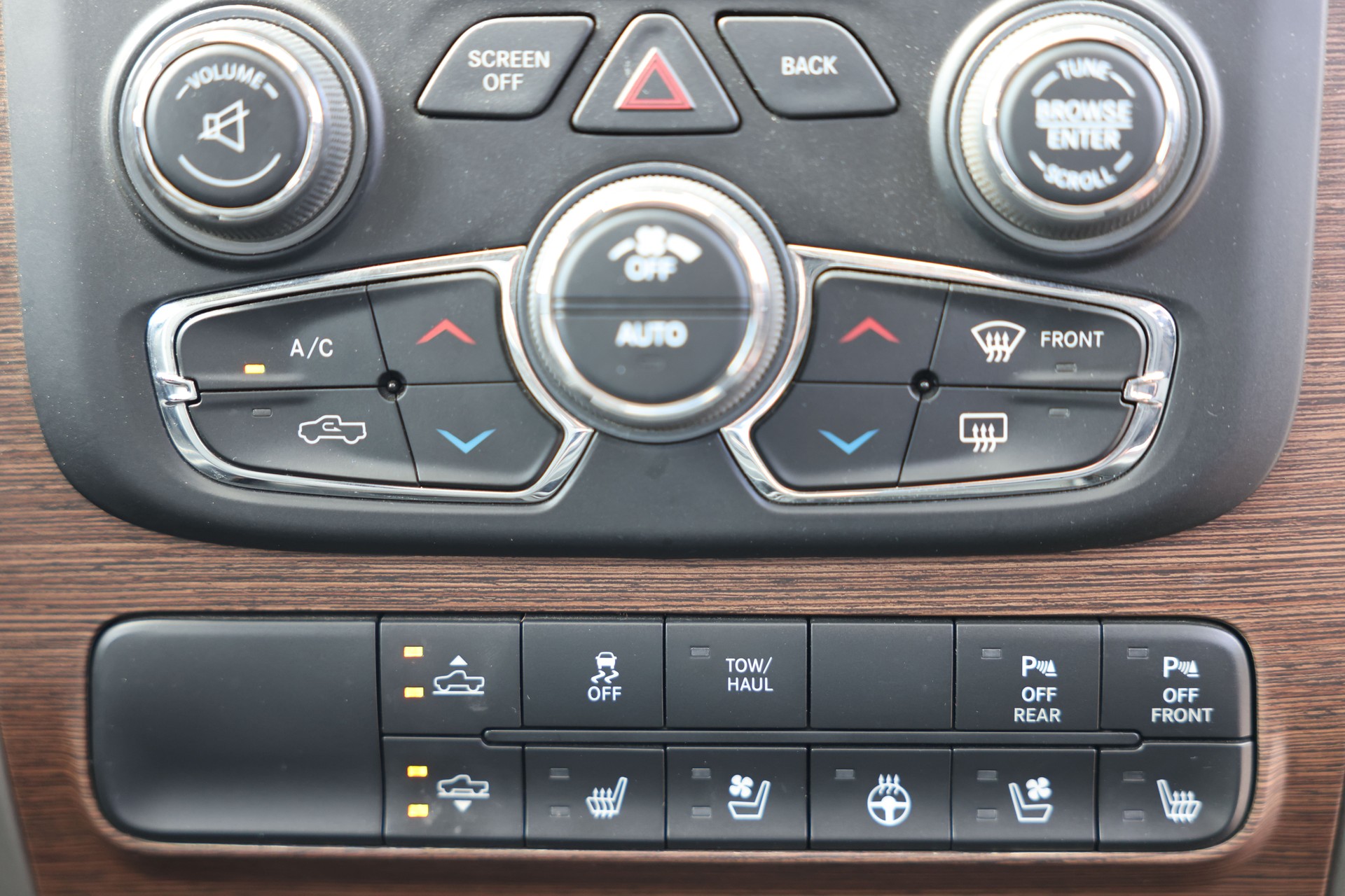 DODGE RAM 1500 Laramie 5.7 V8 HEMI CrewCab-image-13