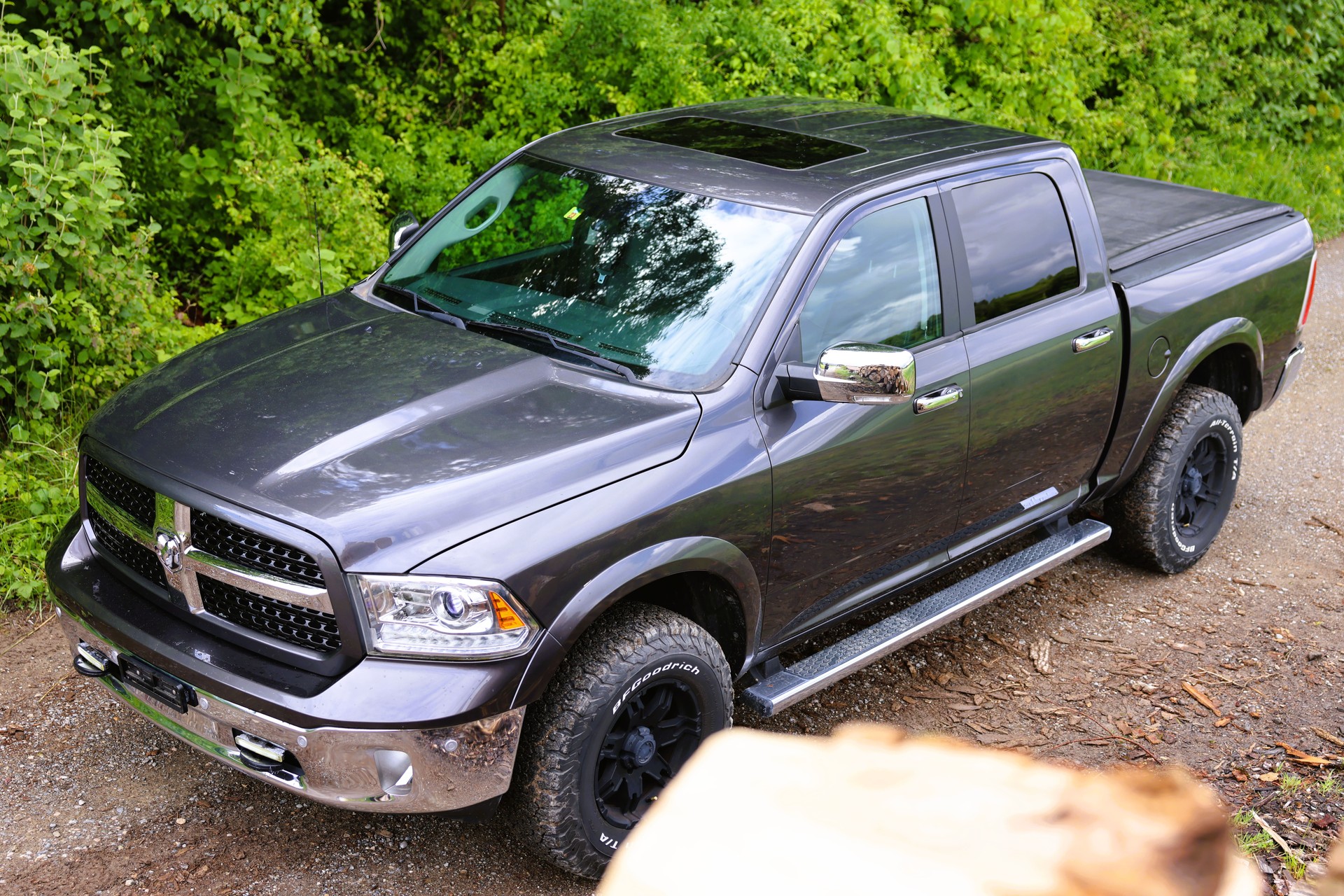 DODGE RAM 1500 Laramie 5.7 V8 HEMI CrewCab-showroom-element-3
