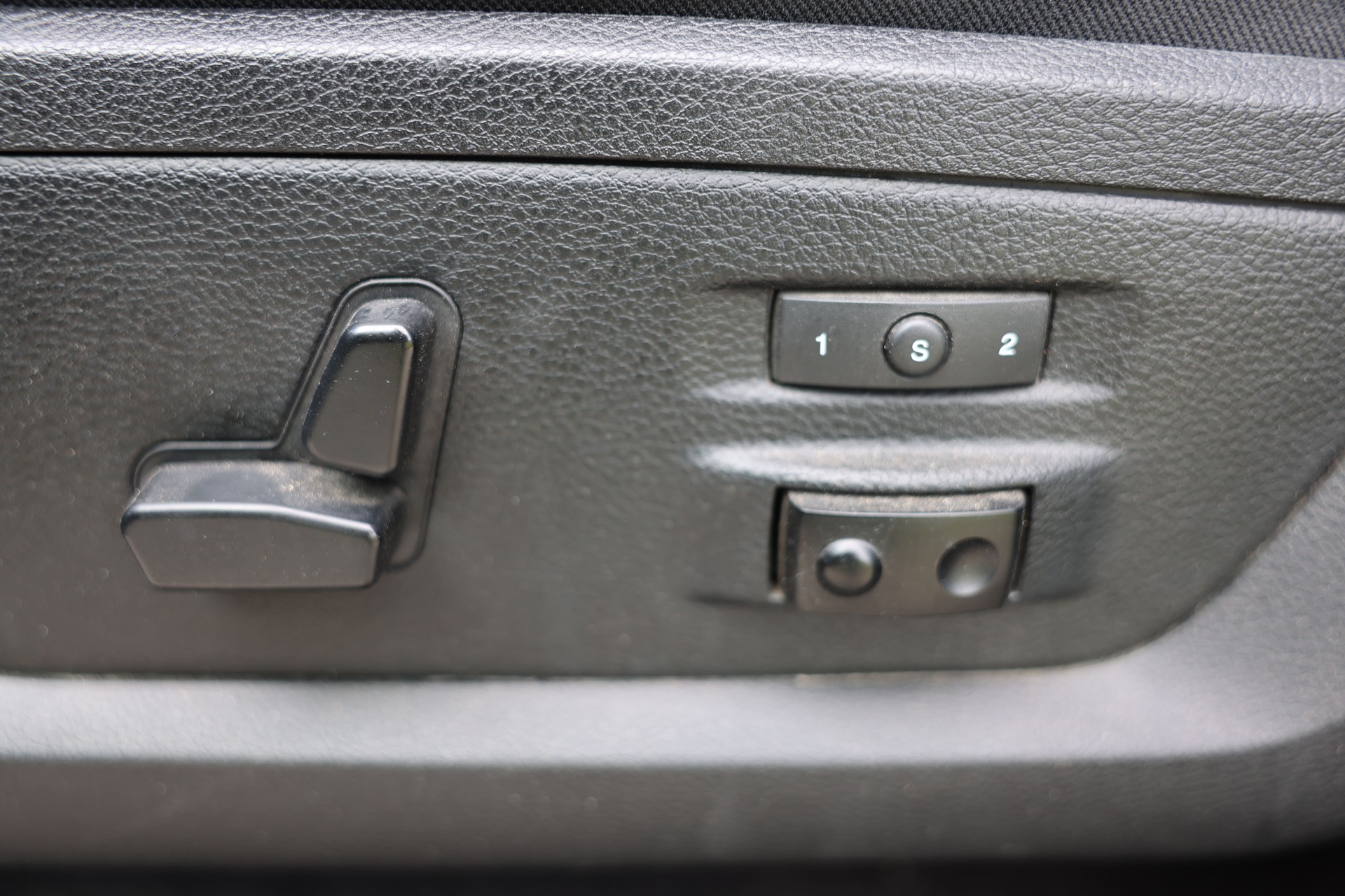 DODGE RAM 1500 Laramie 5.7 V8 HEMI CrewCab-image-14