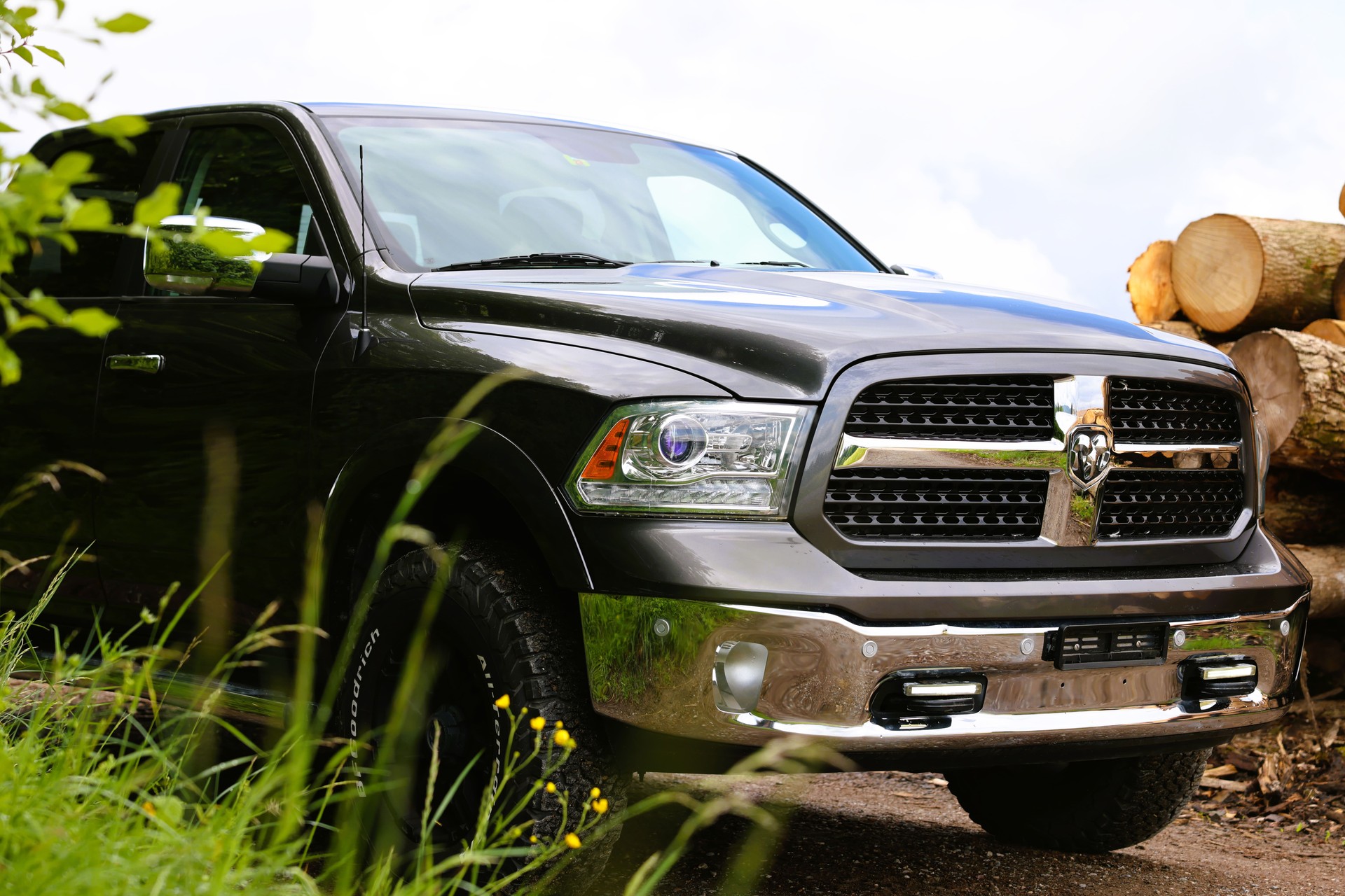 DODGE RAM 1500 Laramie 5.7 V8 HEMI CrewCab-showroom-element-1