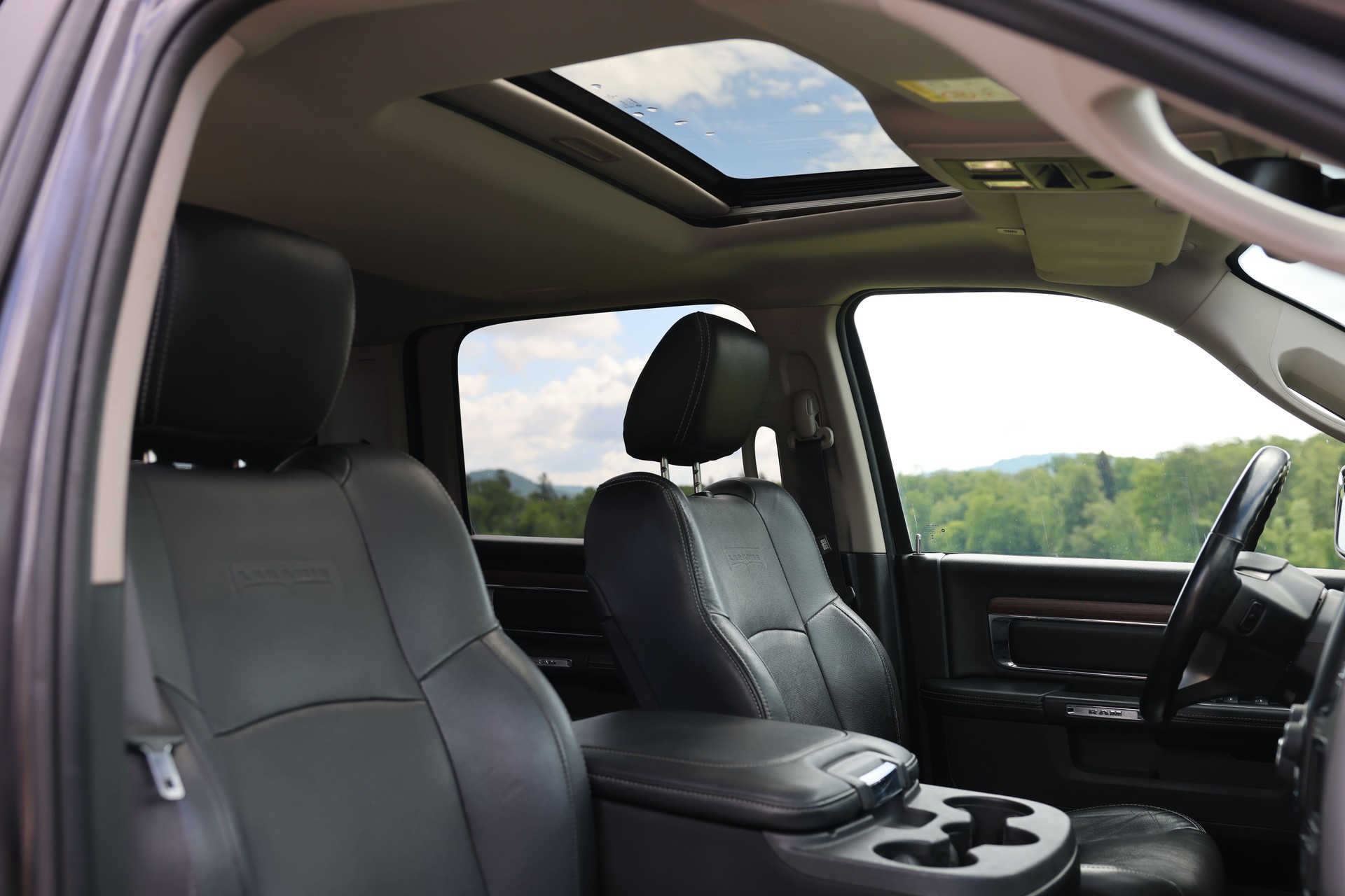 DODGE RAM 1500 Laramie 5.7 V8 HEMI CrewCab-image-7