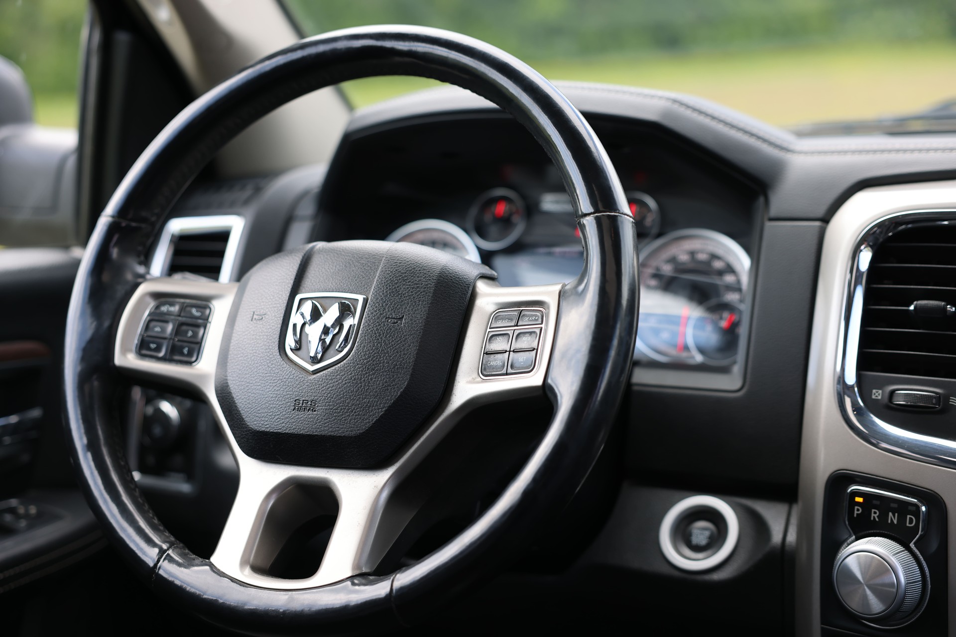 DODGE RAM 1500 Laramie 5.7 V8 HEMI CrewCab-image-10