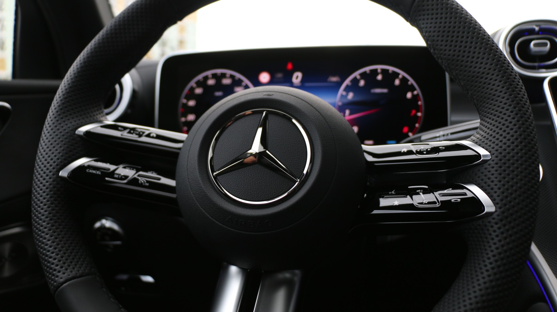 MERCEDES-BENZ GLC 200 4Matic 9G-Tronic-image-12