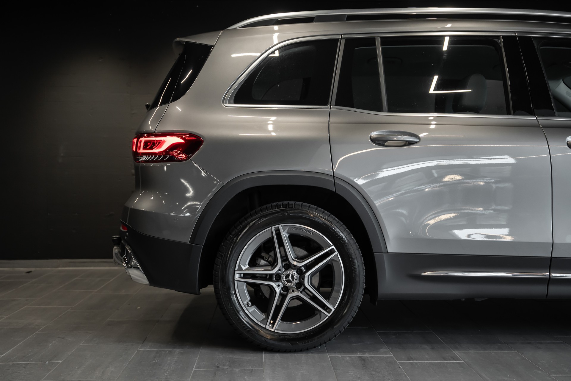 MERCEDES-BENZ GLB 200 d AMG Line 8G-Tronic / Sitzheizung / Anhängerkupplung / Super Ausstattung-image-4