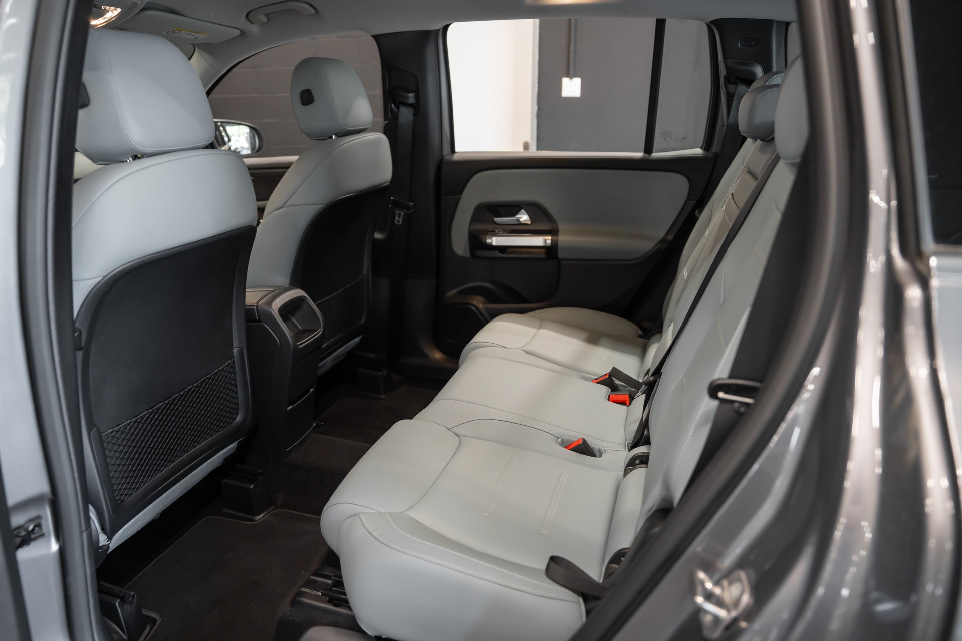 MERCEDES-BENZ GLB 200 d AMG Line 8G-Tronic / Sitzheizung / Anhängerkupplung / Super Ausstattung-image-10