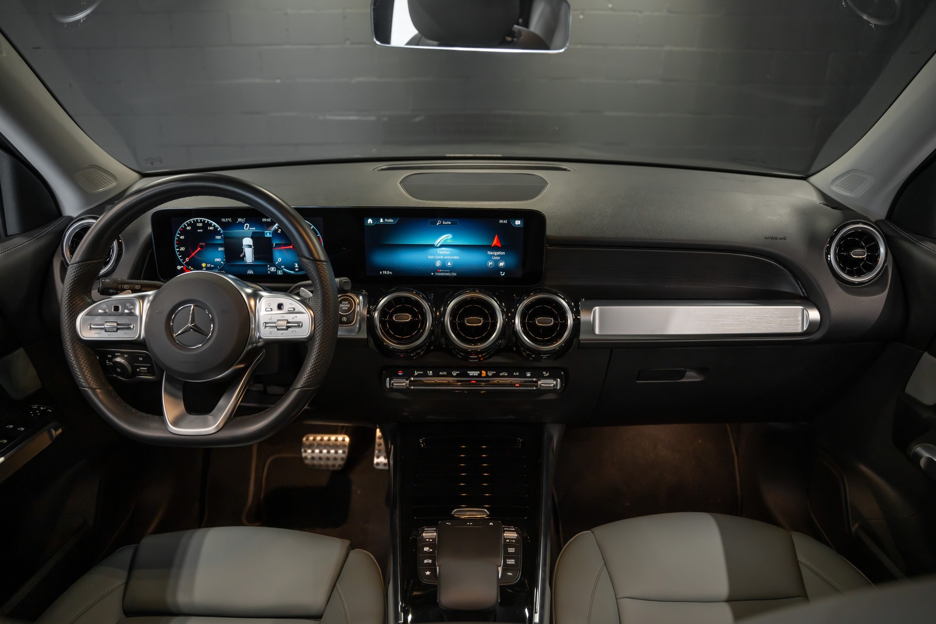 MERCEDES-BENZ GLB 200 d AMG Line 8G-Tronic / Sitzheizung / Anhängerkupplung / Super Ausstattung-image-11