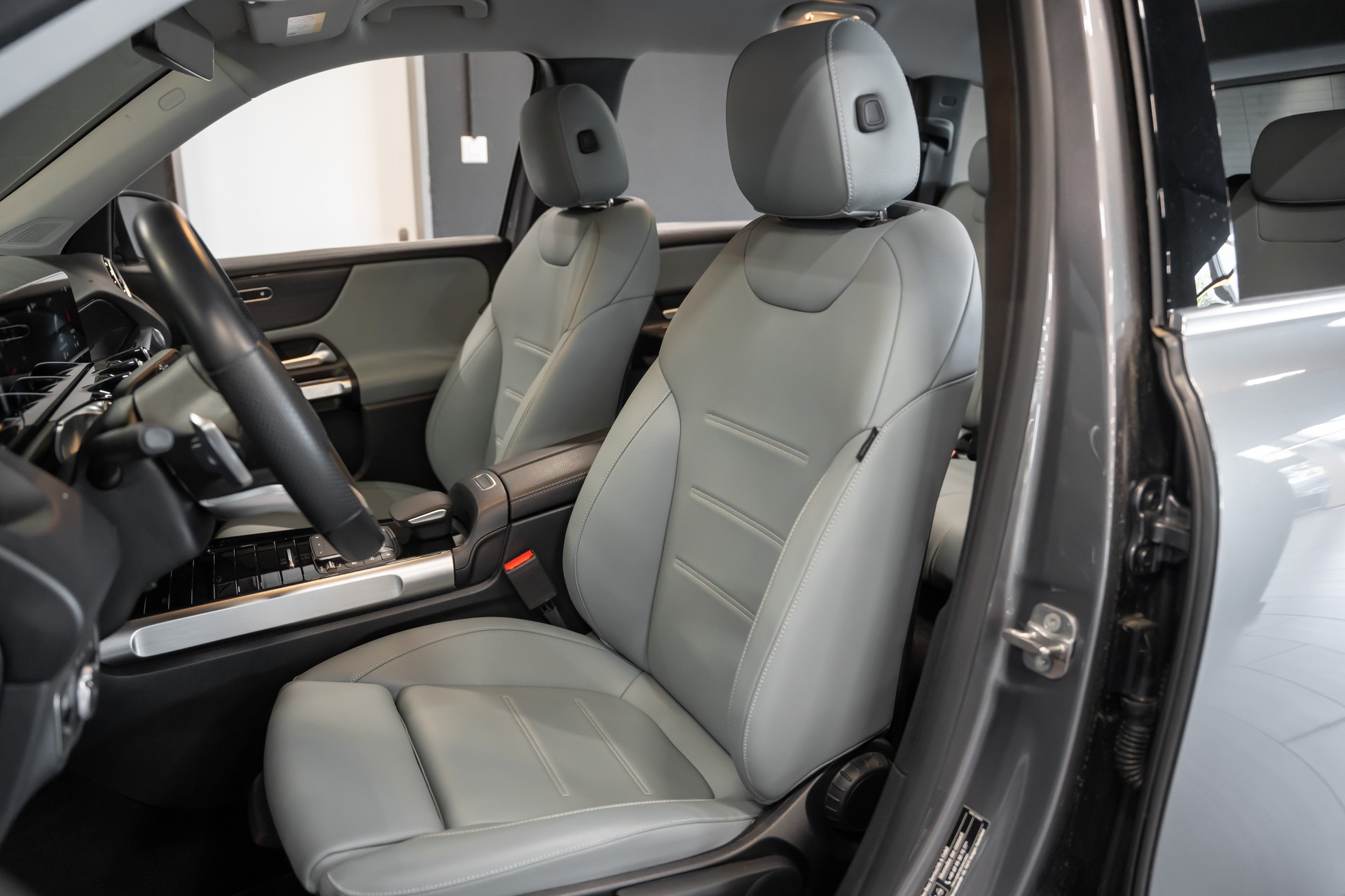 MERCEDES-BENZ GLB 200 d AMG Line 8G-Tronic / Sitzheizung / Anhängerkupplung / Super Ausstattung-image-9