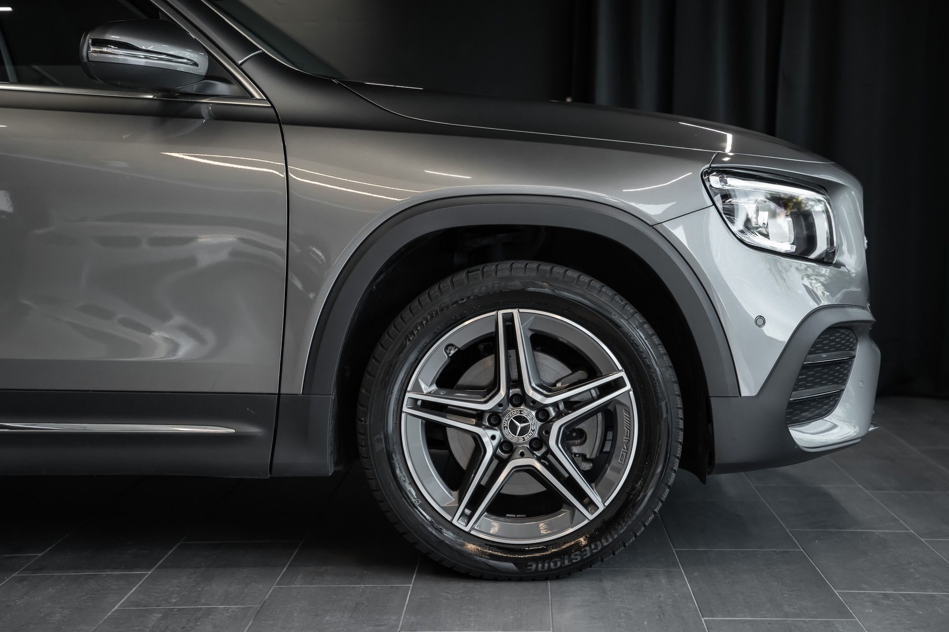 MERCEDES-BENZ GLB 200 d AMG Line 8G-Tronic / Sitzheizung / Anhängerkupplung / Super Ausstattung-image-3