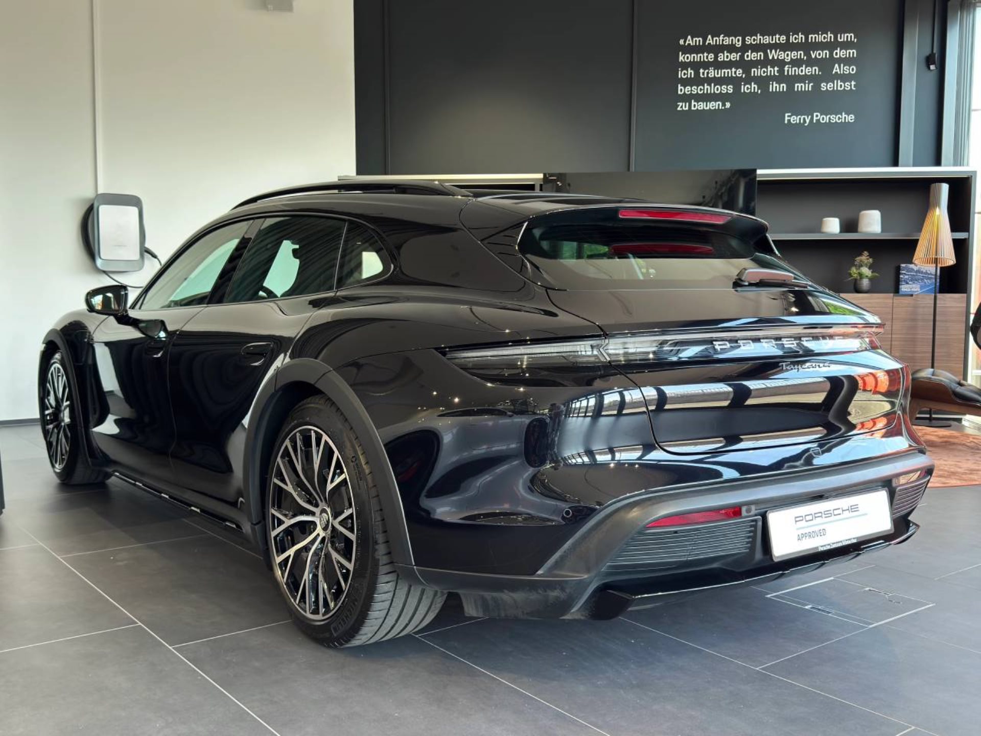 PORSCHE Taycan 4 Cross Turismo-showroom-element-2