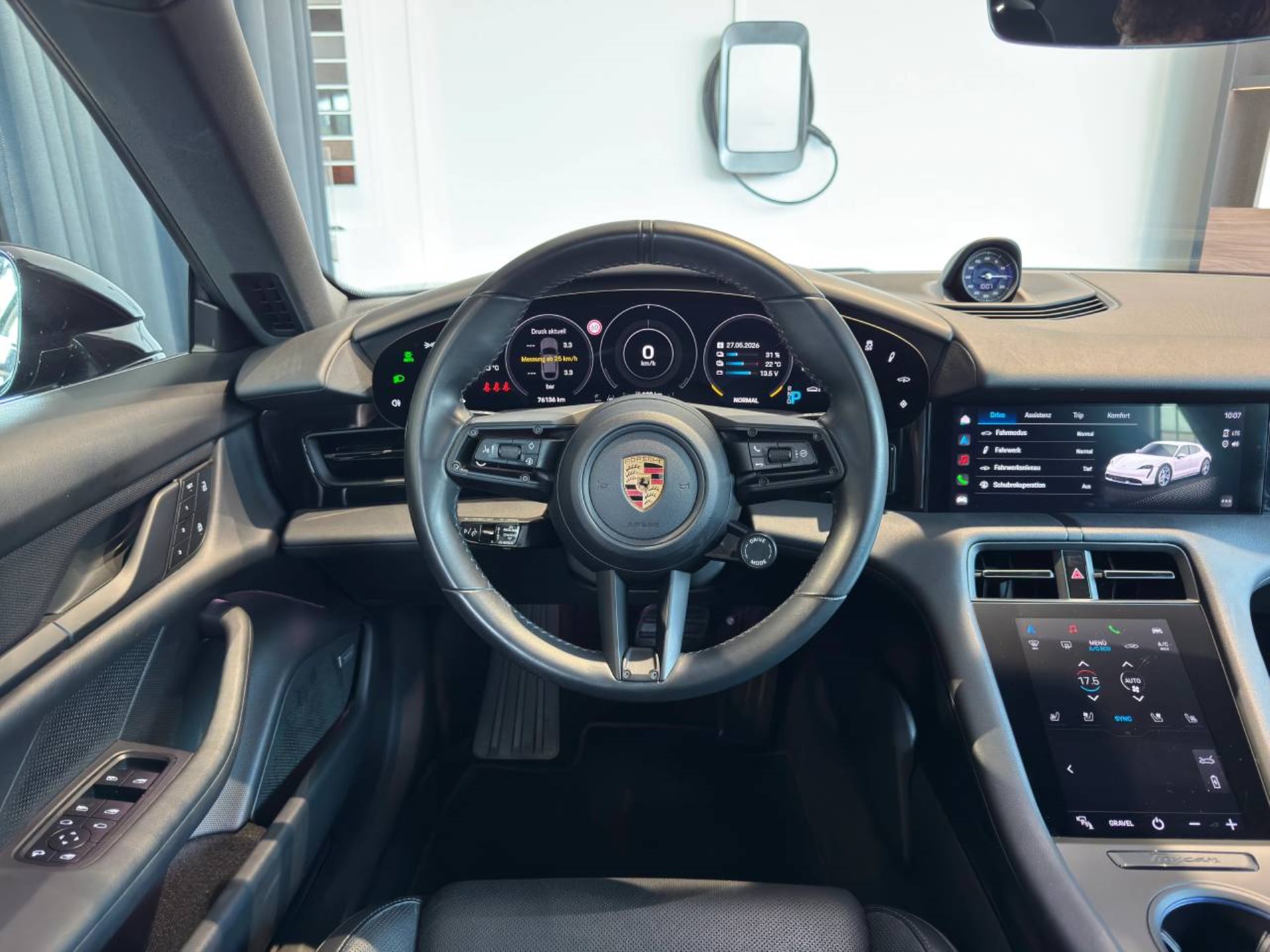 PORSCHE Taycan 4 Cross Turismo-image-14