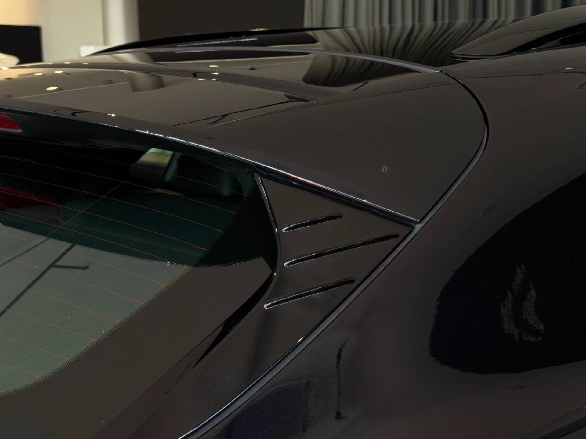 PORSCHE Taycan 4 Cross Turismo-image-30