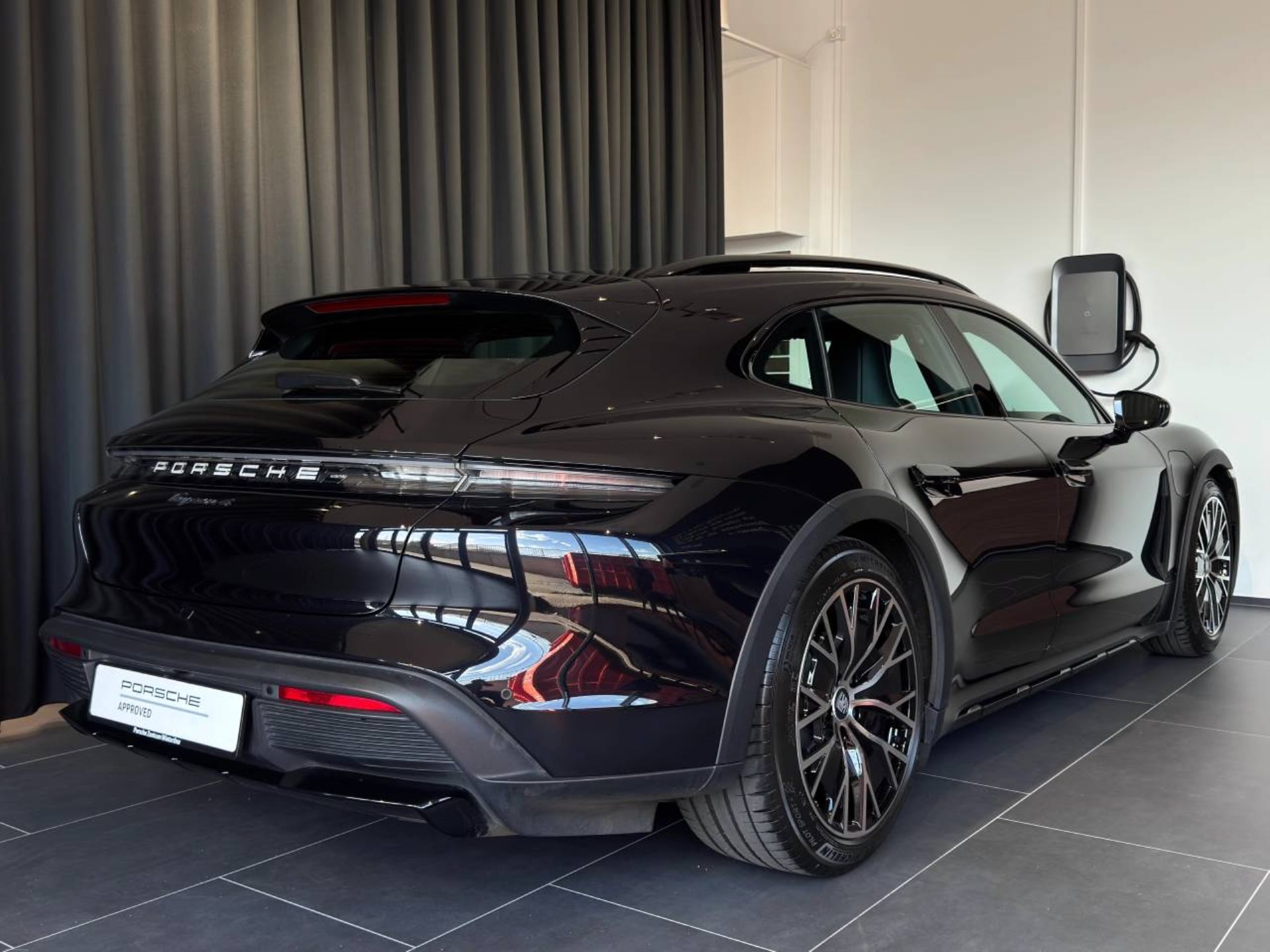 PORSCHE Taycan 4 Cross Turismo-image-6